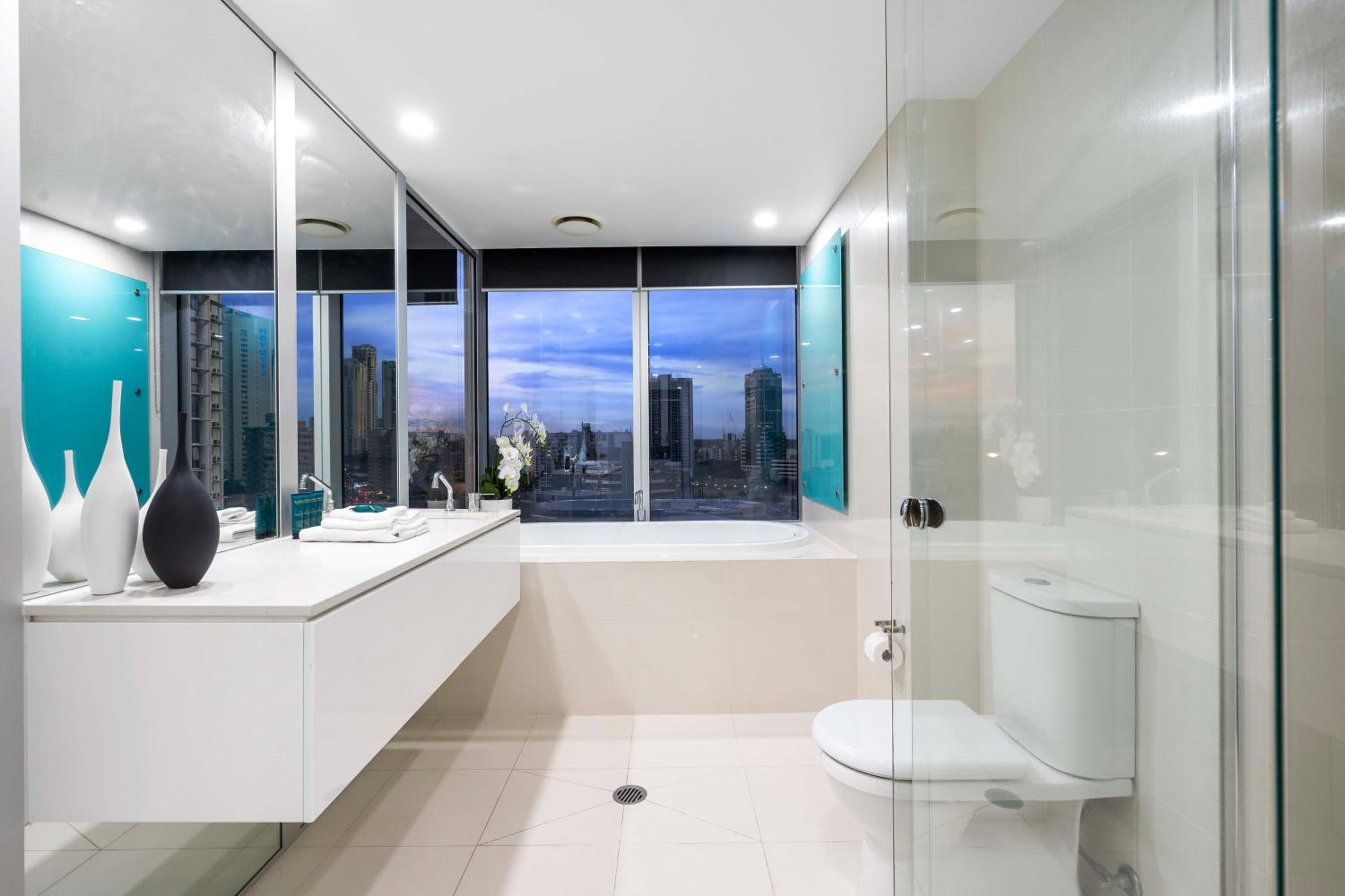 Hinterland Views! - Q Tower Apartments - From Level 3 - Self Contained & Privately Managed - Wow Stay