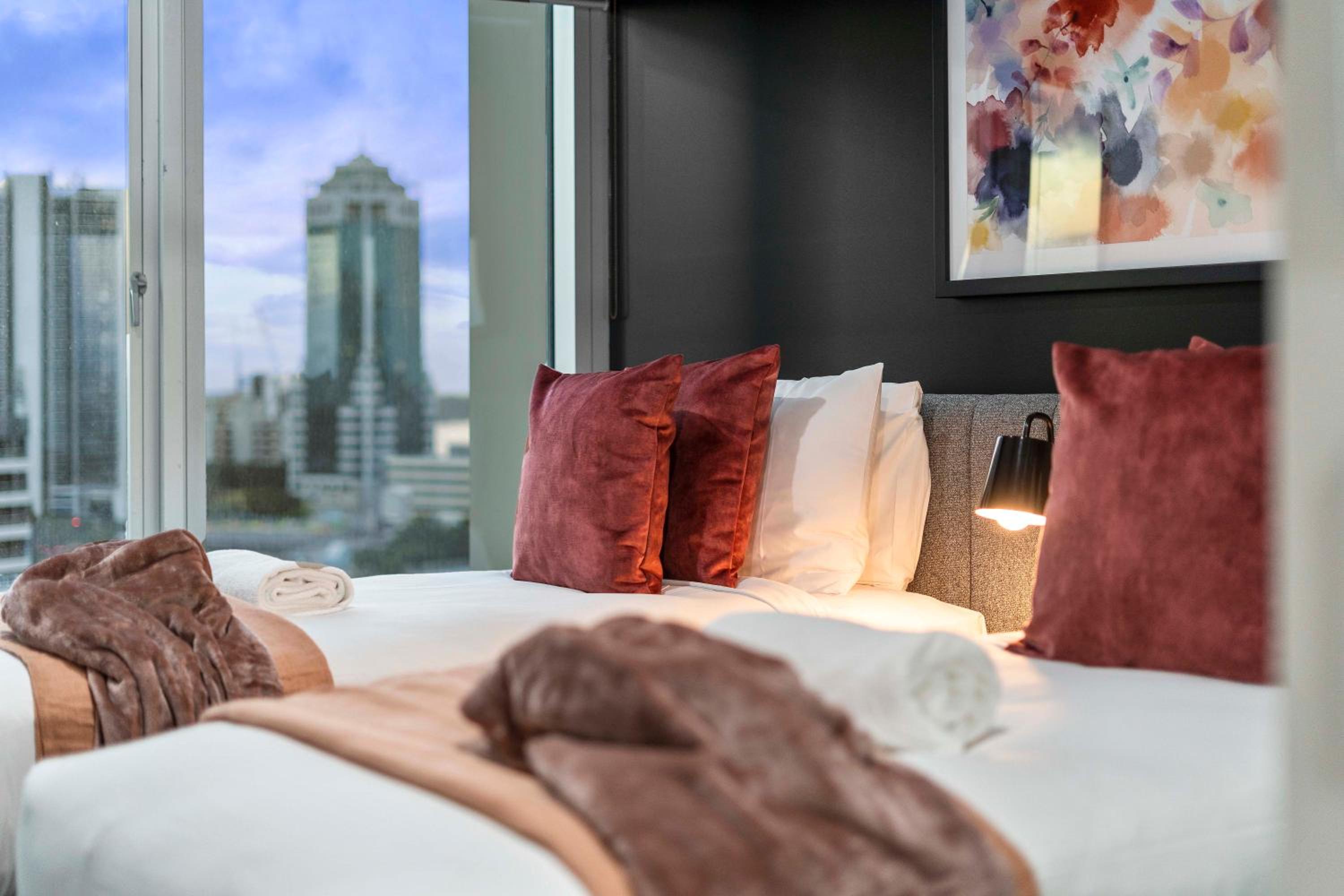 Hinterland Views! - Q Tower Apartments - From Level 3 - Self Contained & Privately Managed - Wow Stay