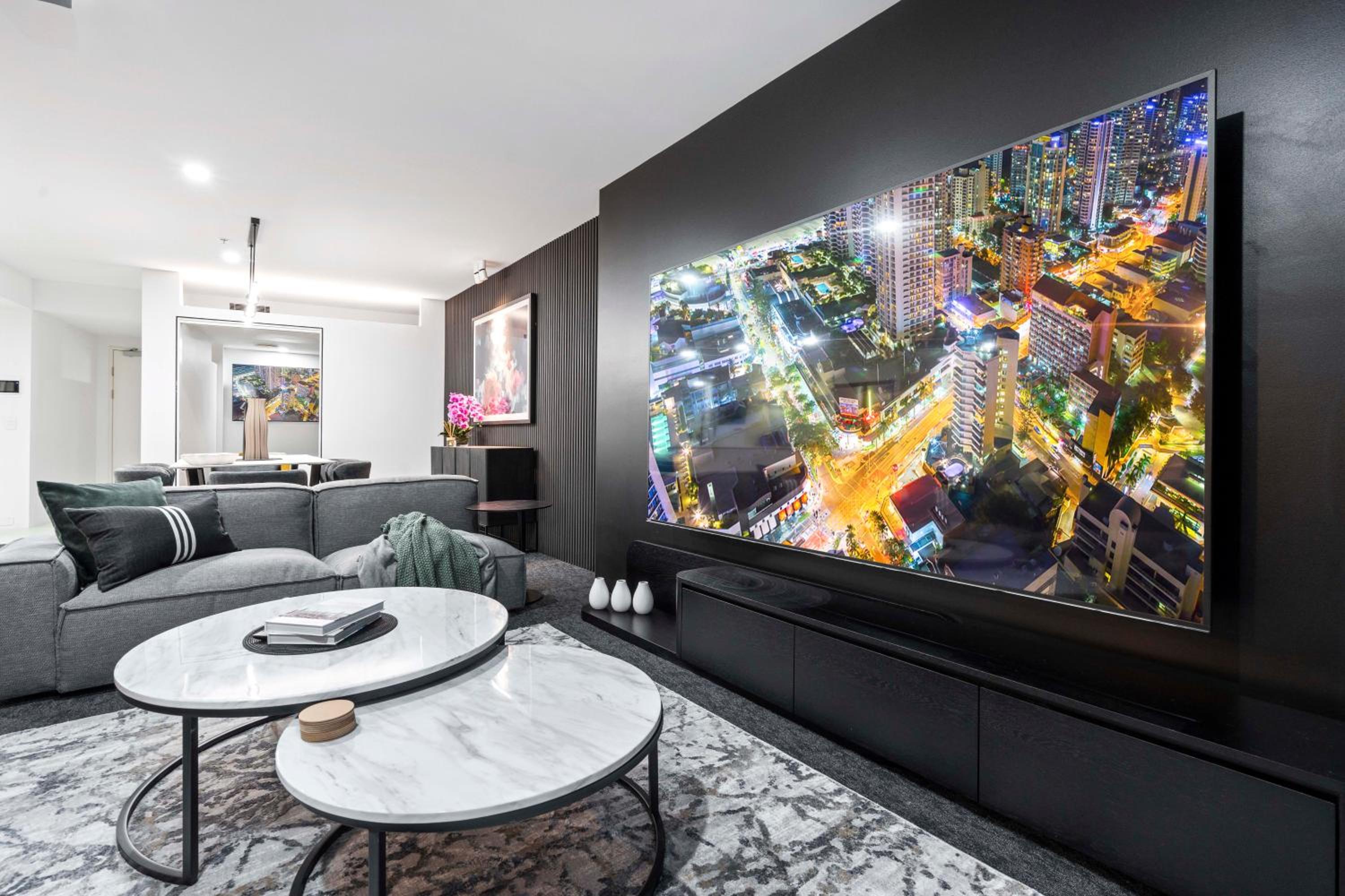 Hinterland Views! - Q Tower Apartments - From Level 3 - Self Contained & Privately Managed - Wow Stay