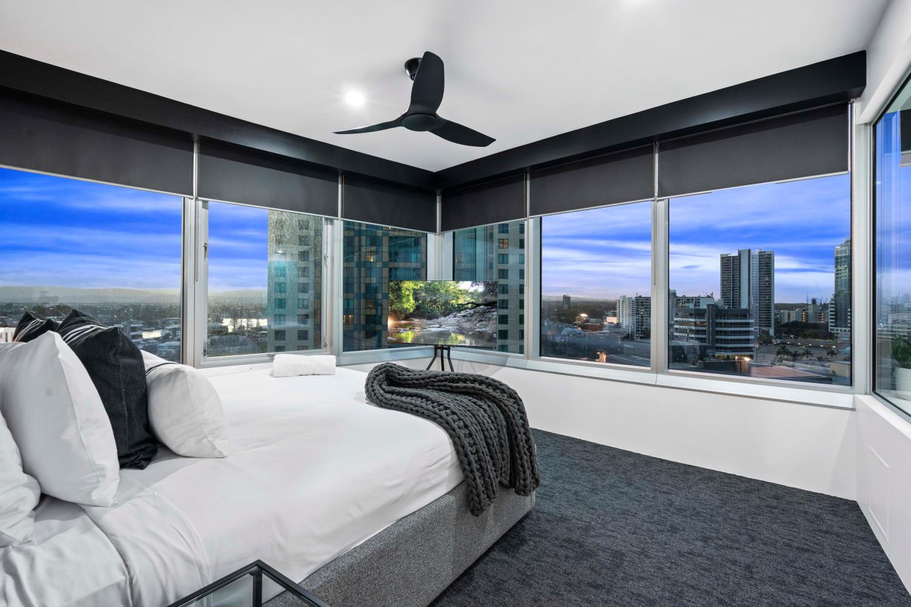 Hinterland Views! - Q Tower Apartments - From Level 3 - Self Contained & Privately Managed - Wow Stay