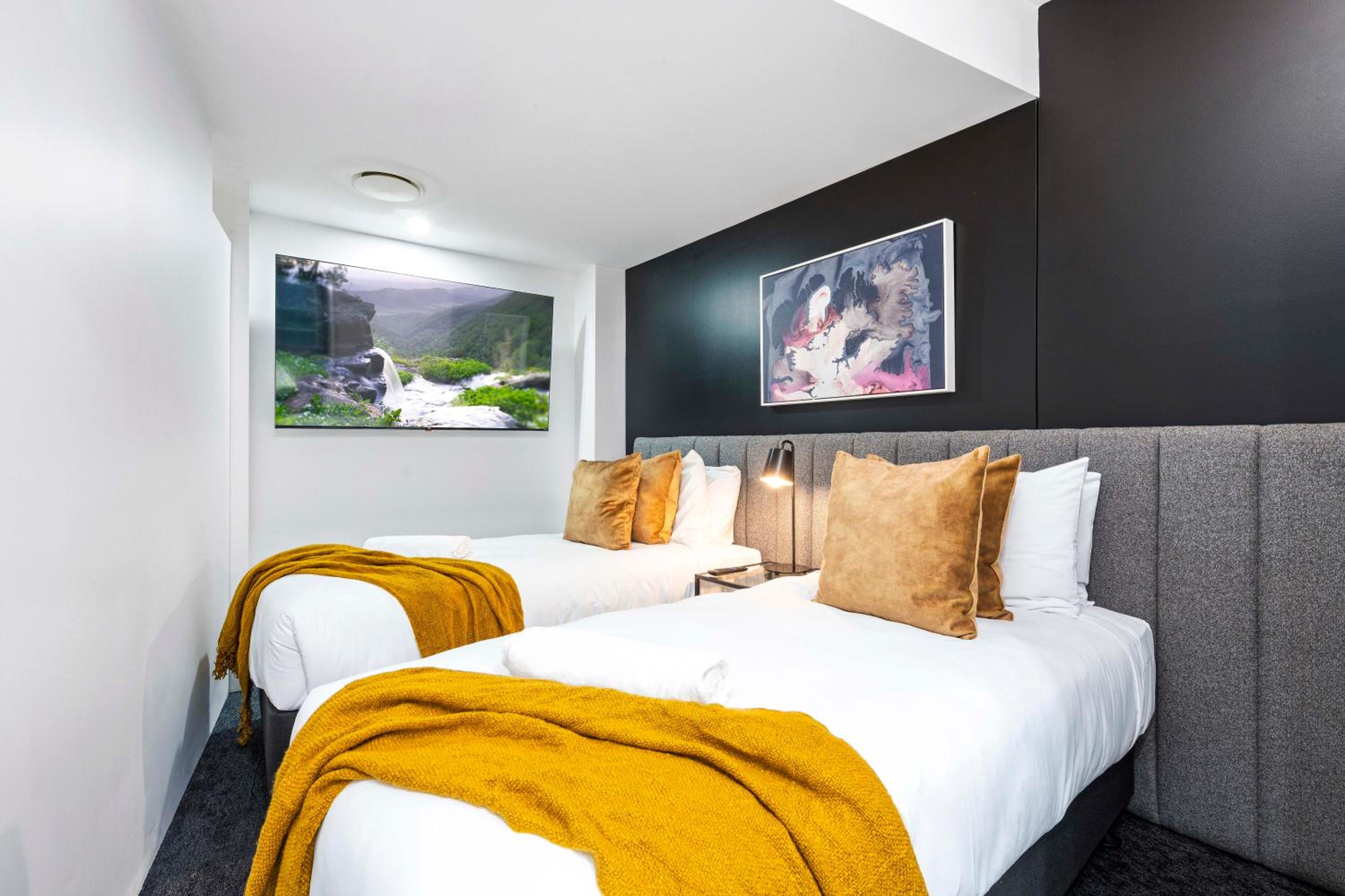 Hinterland Views! - Q Tower Apartments - From Level 3 - Self Contained & Privately Managed - Wow Stay