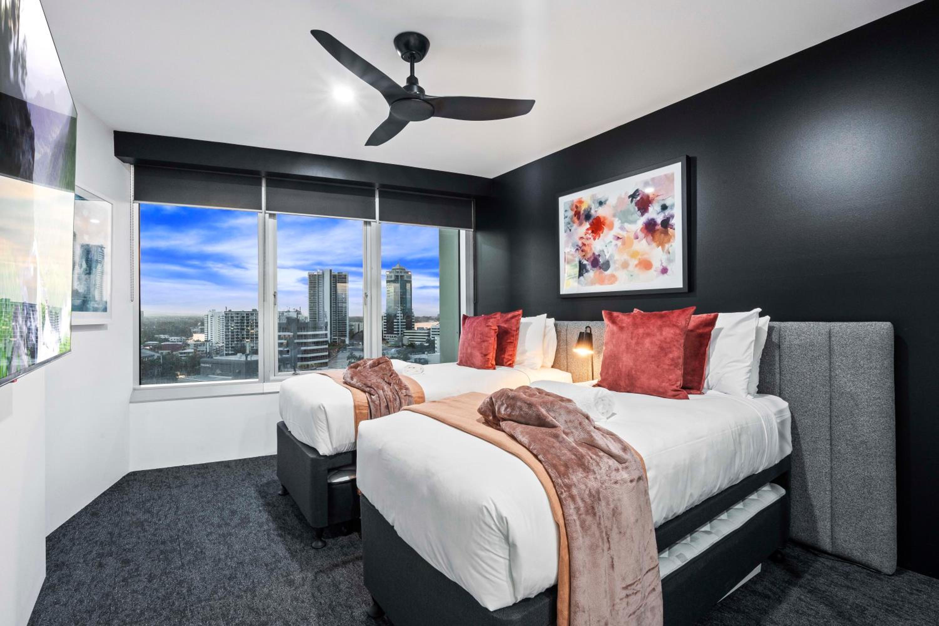 Hinterland Views! - Q Tower Apartments - From Level 3 - Self Contained & Privately Managed - Wow Stay