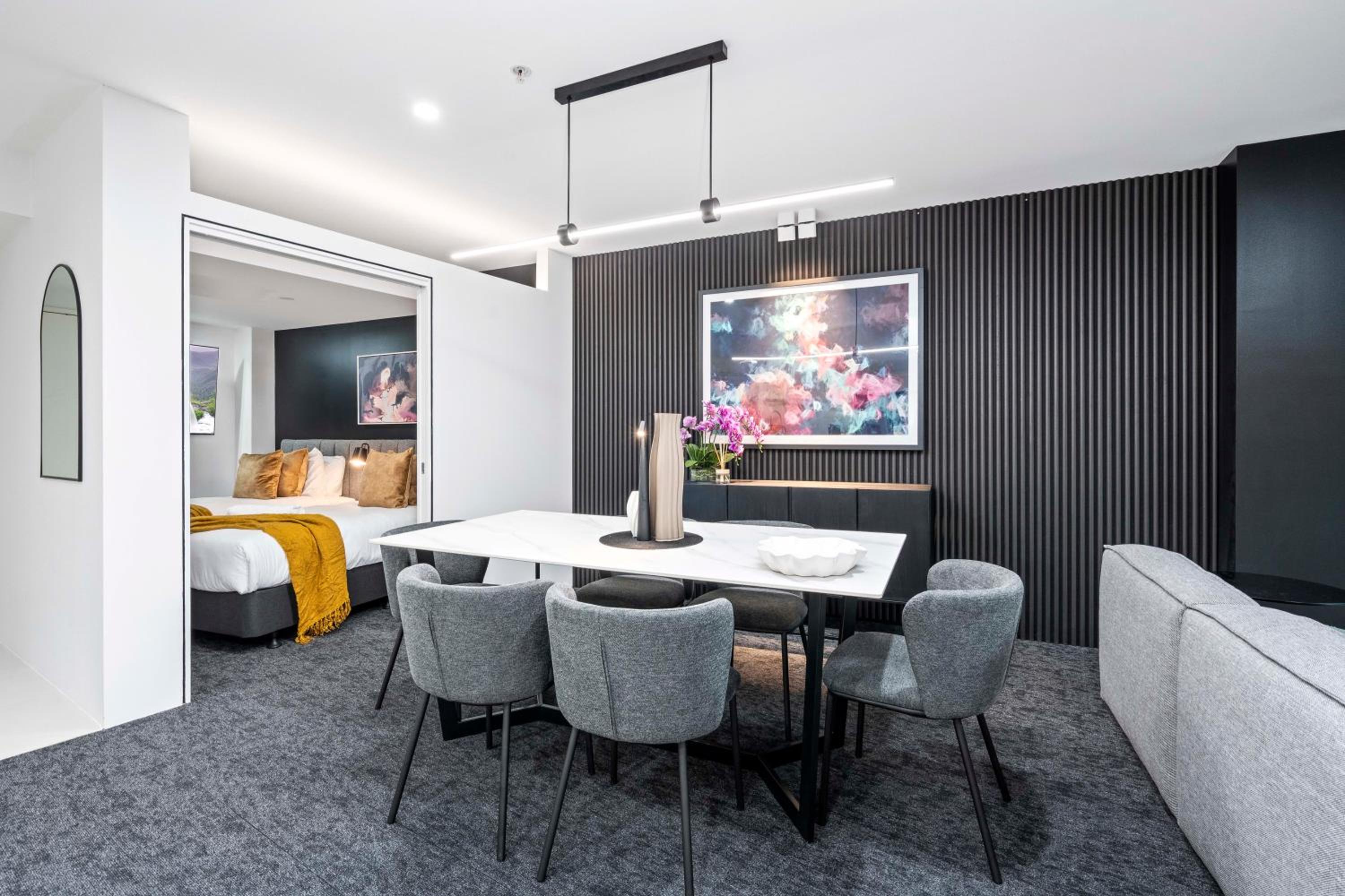 Hinterland Views! - Q Tower Apartments - From Level 3 - Self Contained & Privately Managed - Wow Stay