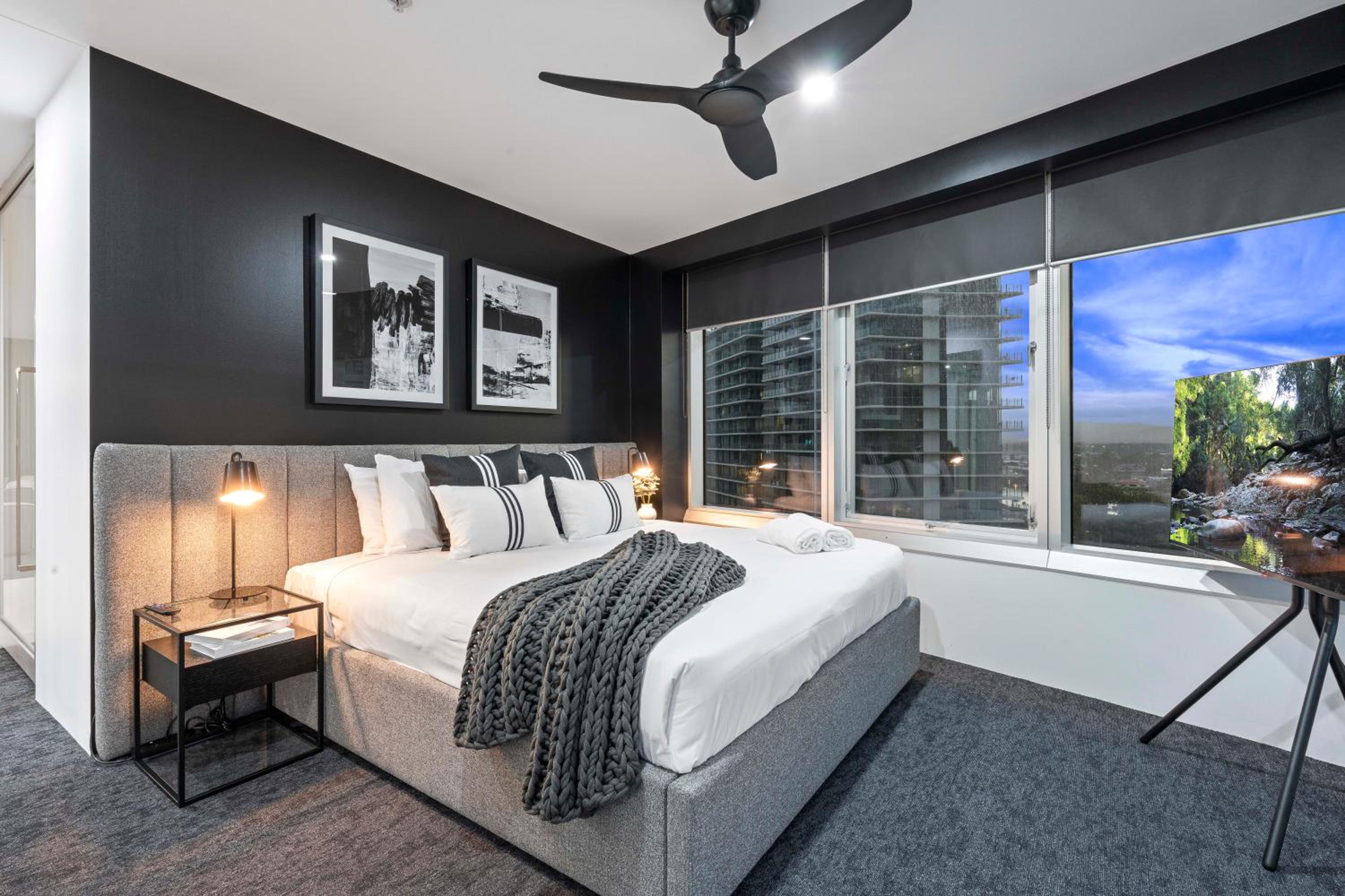 Hinterland Views! - Q Tower Apartments - From Level 3 - Self Contained & Privately Managed - Wow Stay