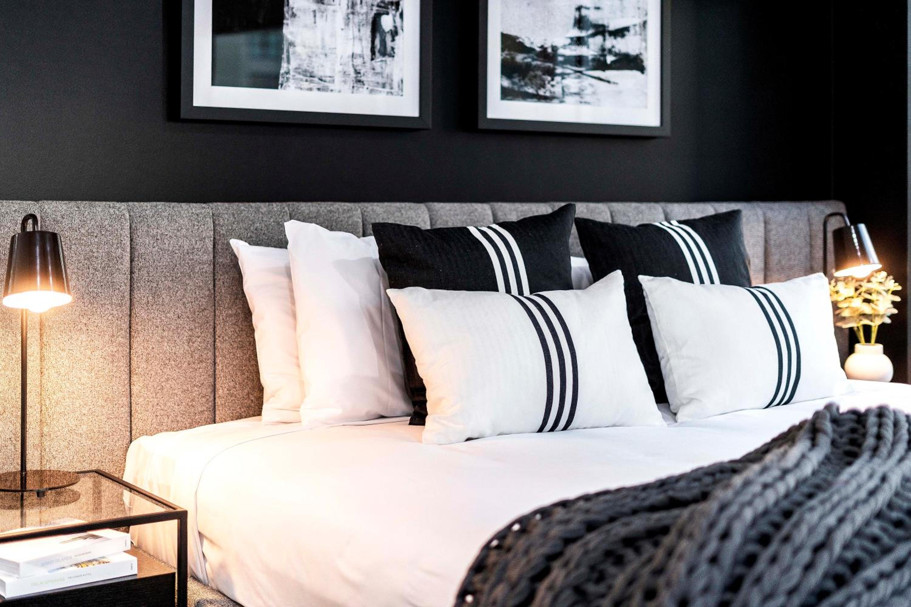Hinterland Views! - Q Tower Apartments - From Level 3 - Self Contained & Privately Managed - Wow Stay