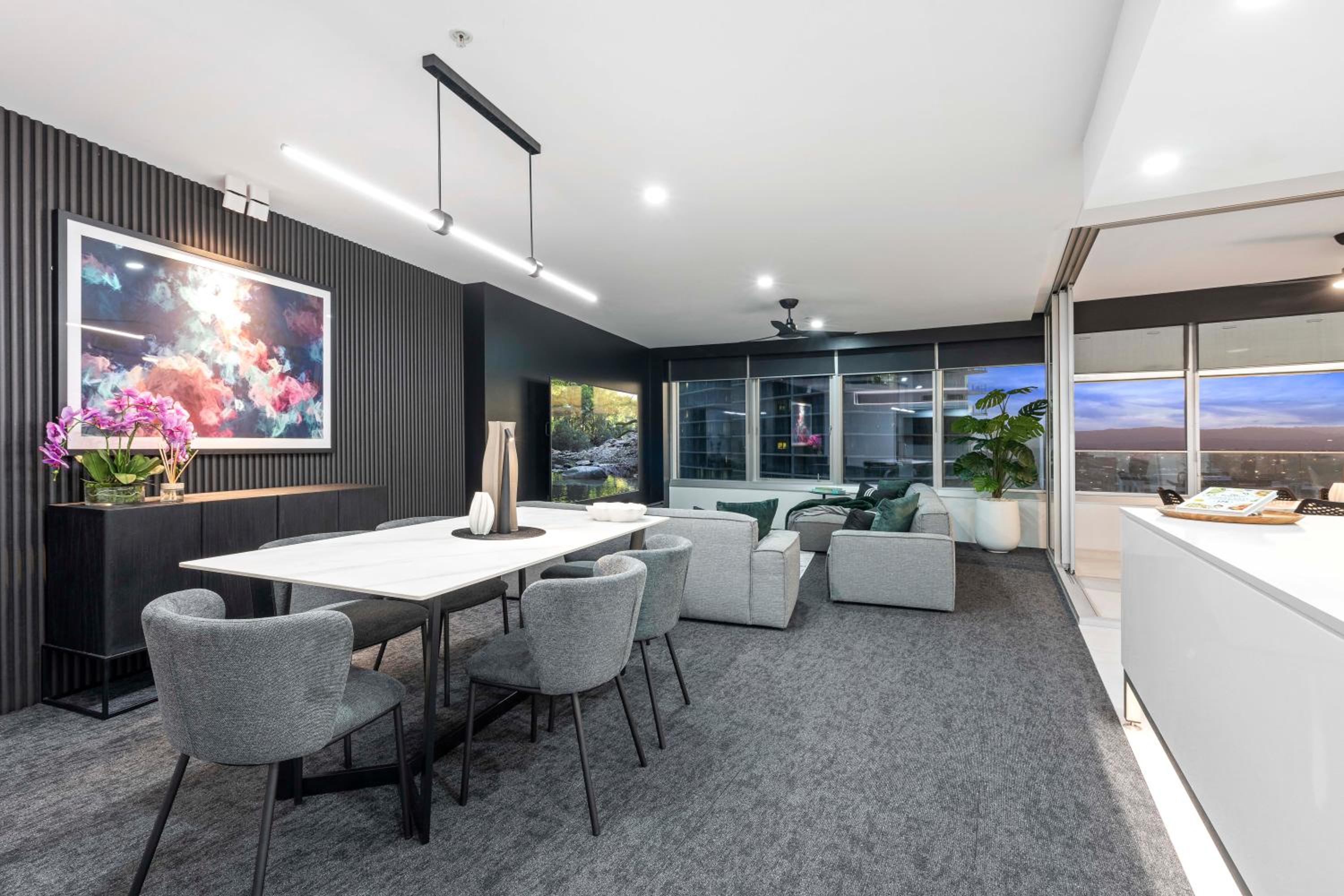 Hinterland Views! - Q Tower Apartments - From Level 3 - Self Contained & Privately Managed - Wow Stay