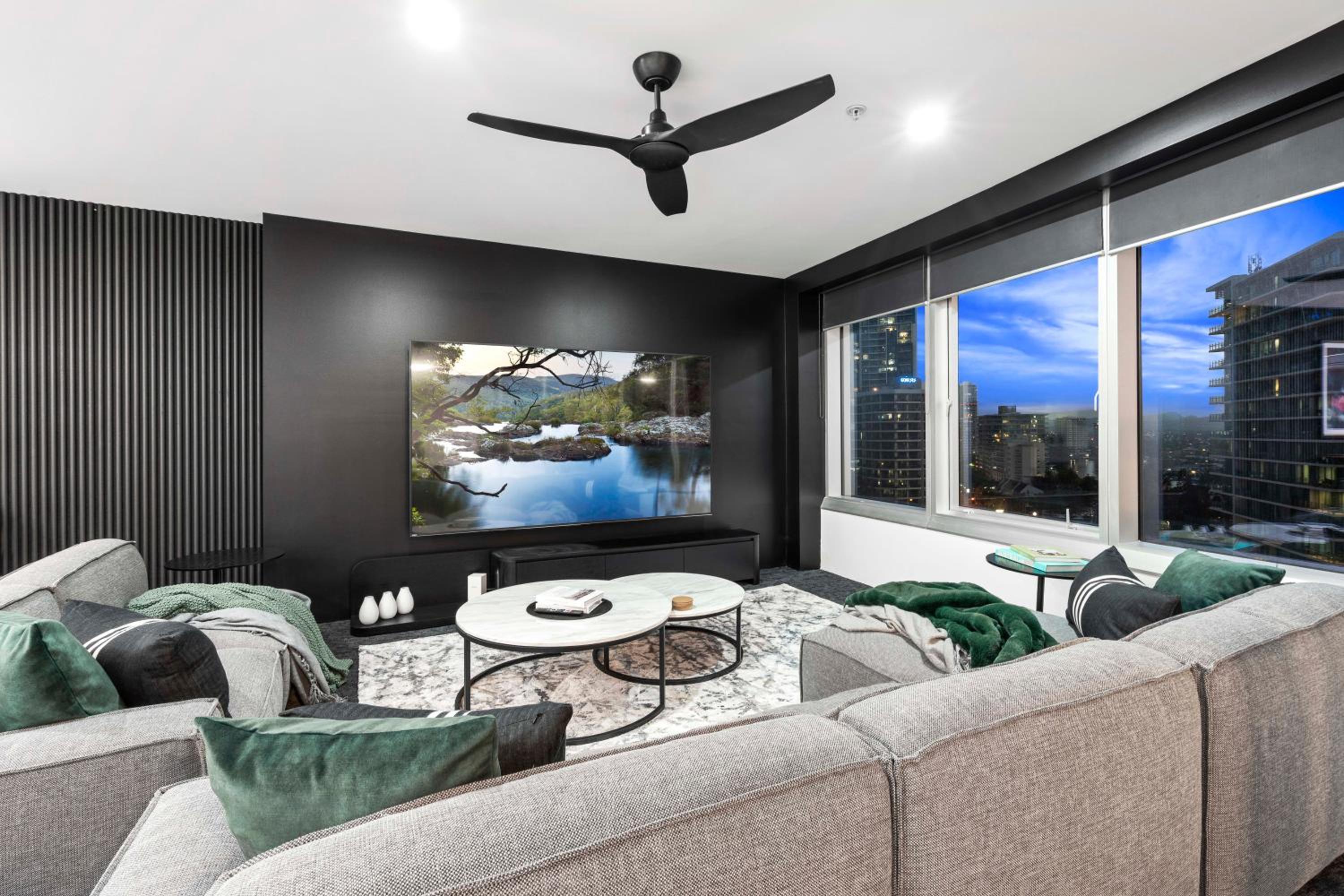 Hinterland Views! - Q Tower Apartments - From Level 3 - Self Contained & Privately Managed - Wow Stay