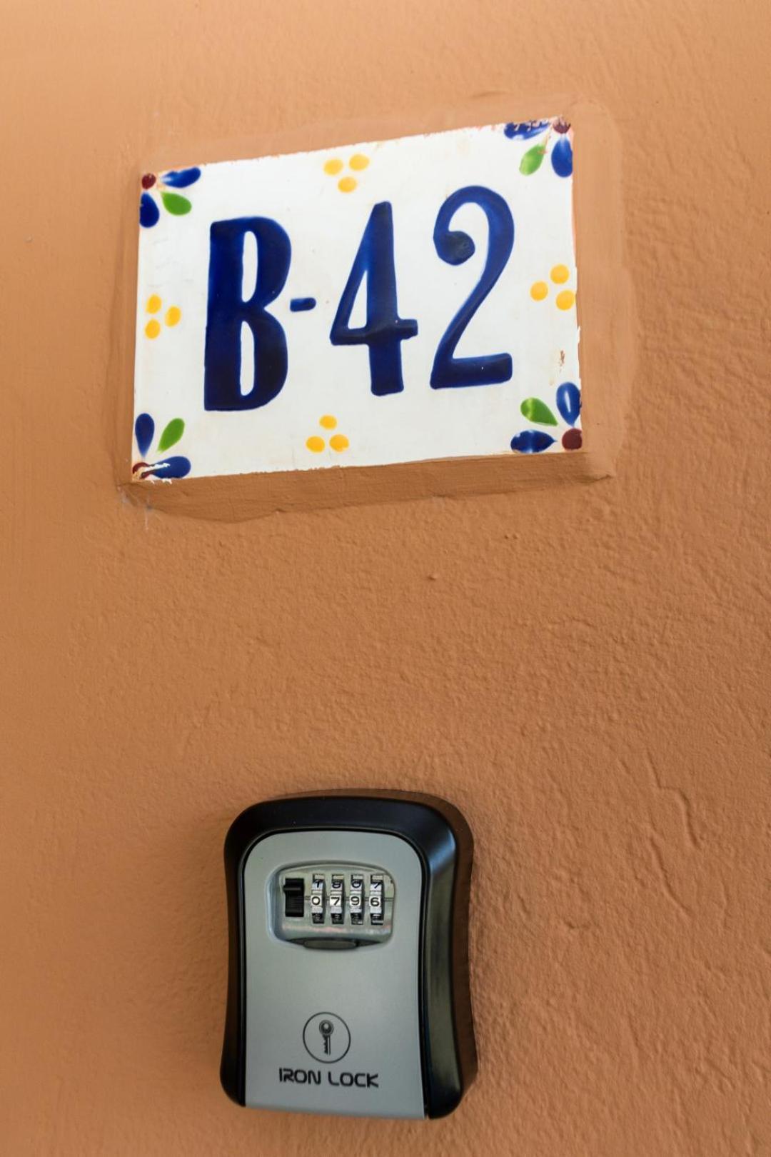 Couples Condo B42 1BR Pool Jacuzzis Covered Terrace Walk to Ocean and Dining Secure Complex