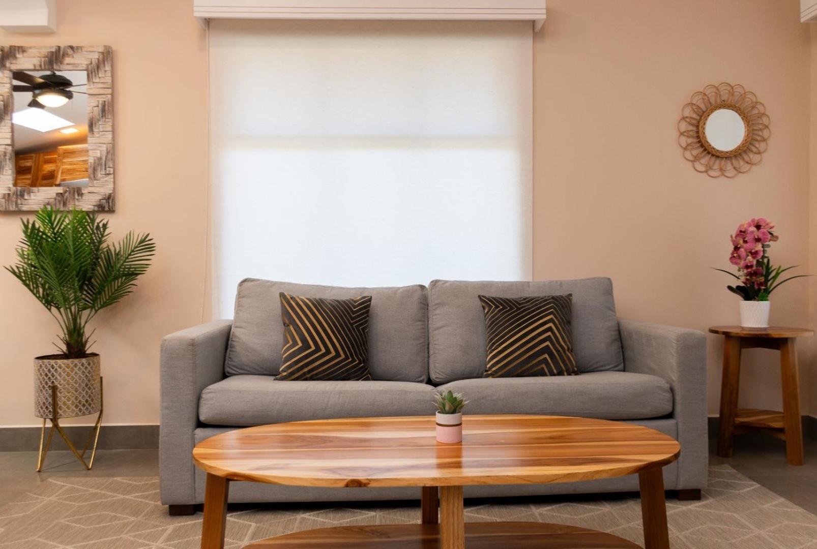 Couples Condo B42 1BR Pool Jacuzzis Covered Terrace Walk to Ocean and Dining Secure Complex
