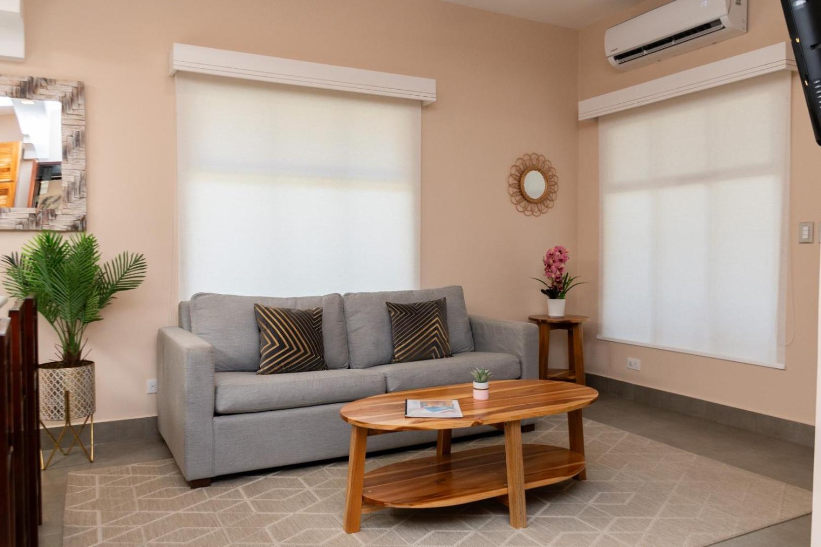 Couples Condo B42 1BR Pool Jacuzzis Covered Terrace Walk to Ocean and Dining Secure Complex