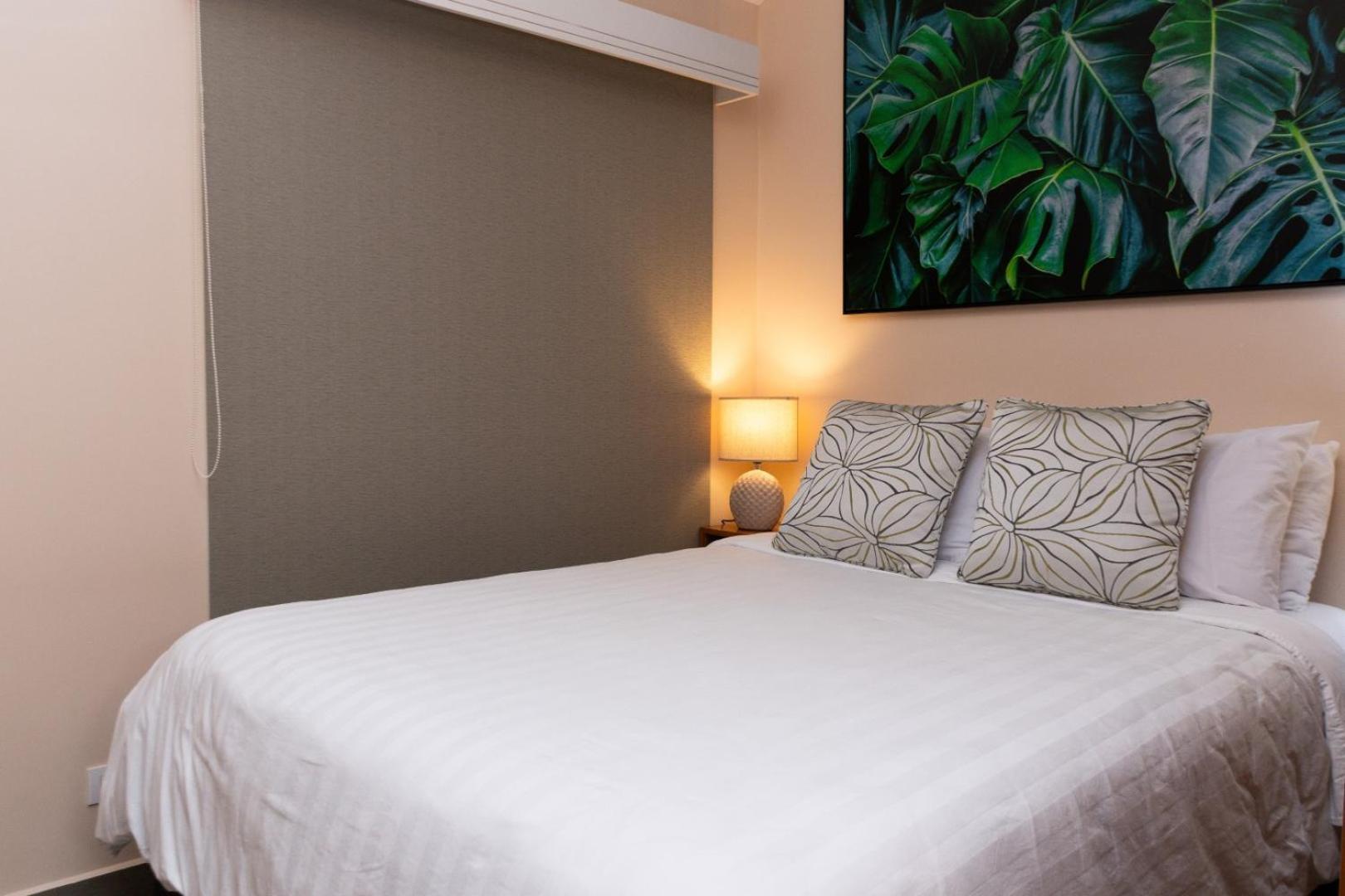 Couples Condo B42 1BR Pool Jacuzzis Covered Terrace Walk to Ocean and Dining Secure Complex
