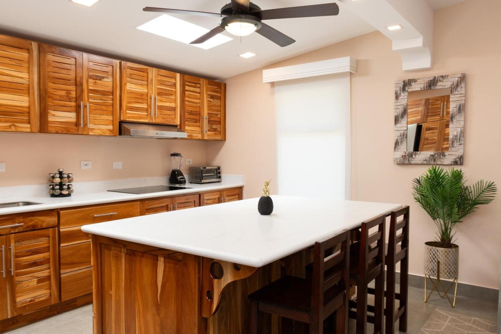 Couples Condo B42 1BR Pool Jacuzzis Covered Terrace Walk to Ocean and Dining Secure Complex