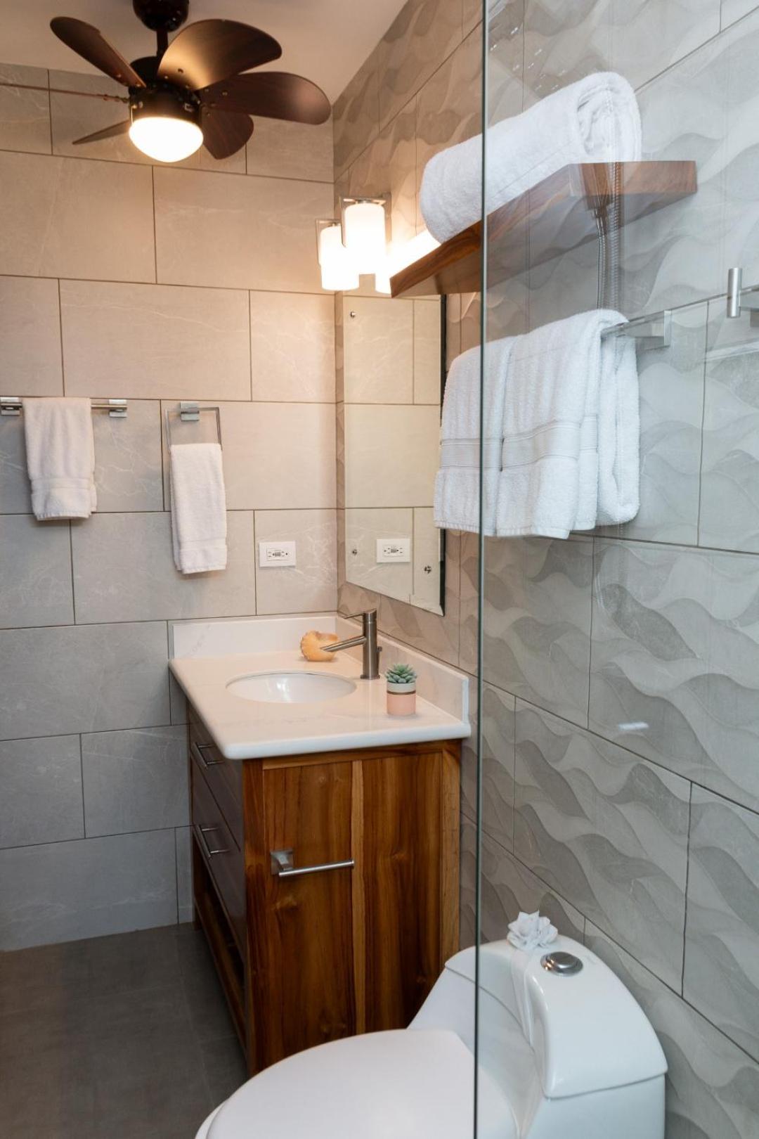 Couples Condo B42 1BR Pool Jacuzzis Covered Terrace Walk to Ocean and Dining Secure Complex