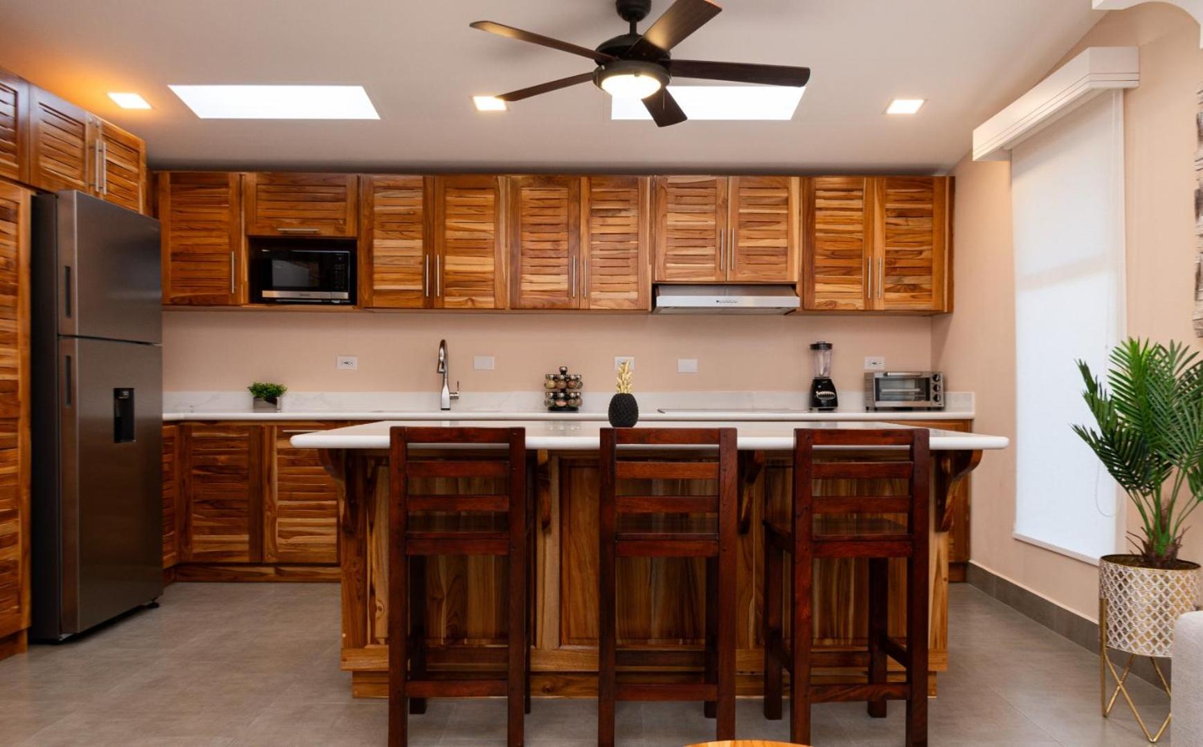 Couples Condo B42 1BR Pool Jacuzzis Covered Terrace Walk to Ocean and Dining Secure Complex