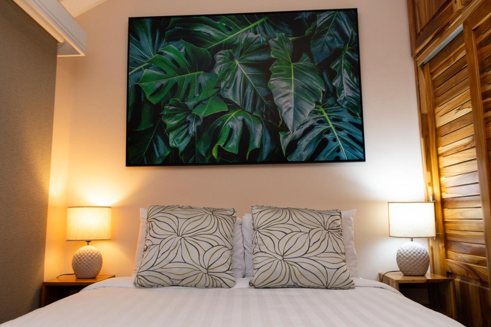 Couples Condo B42 1BR Pool Jacuzzis Covered Terrace Walk to Ocean and Dining Secure Complex