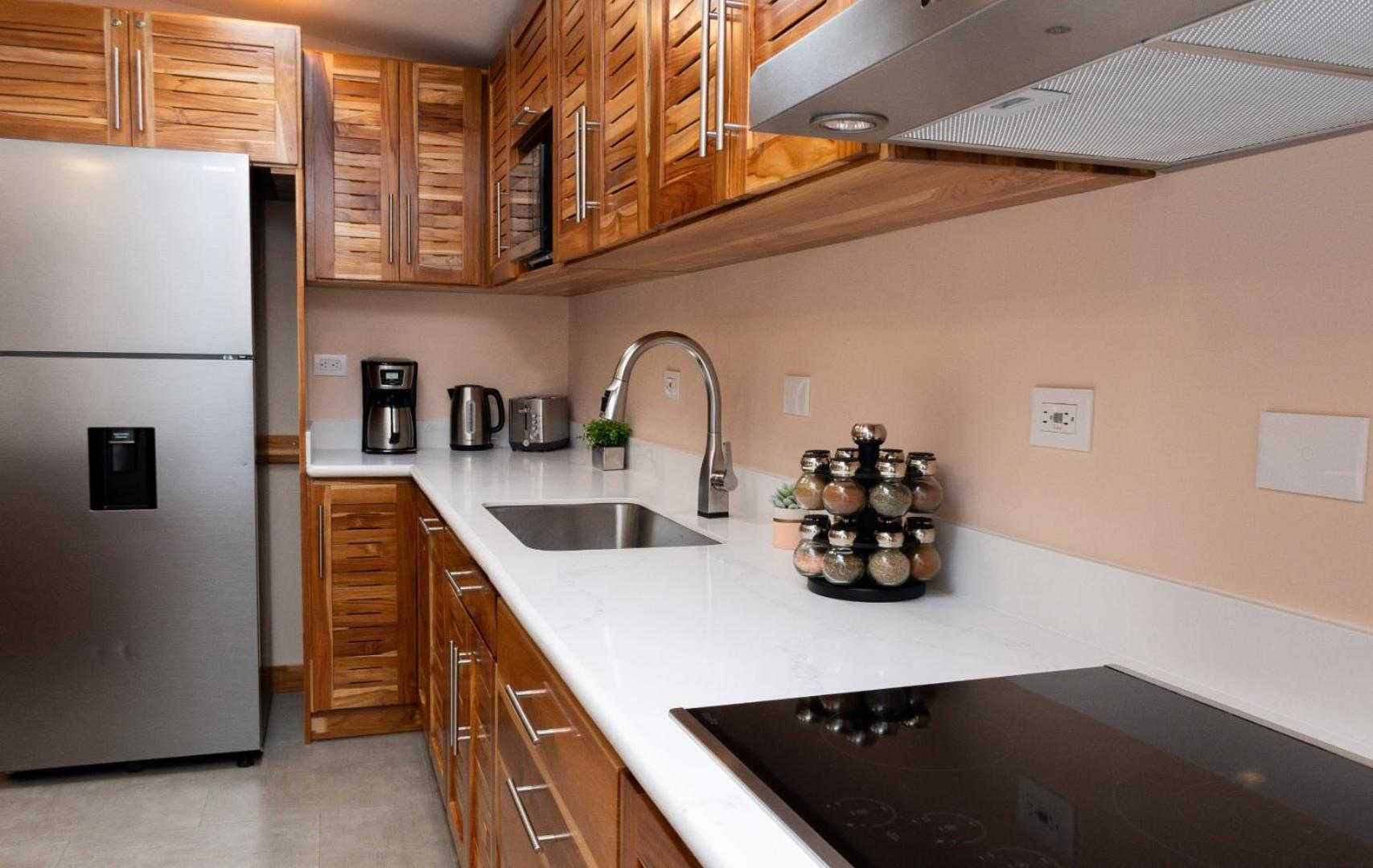Couples Condo B42 1BR Pool Jacuzzis Covered Terrace Walk to Ocean and Dining Secure Complex