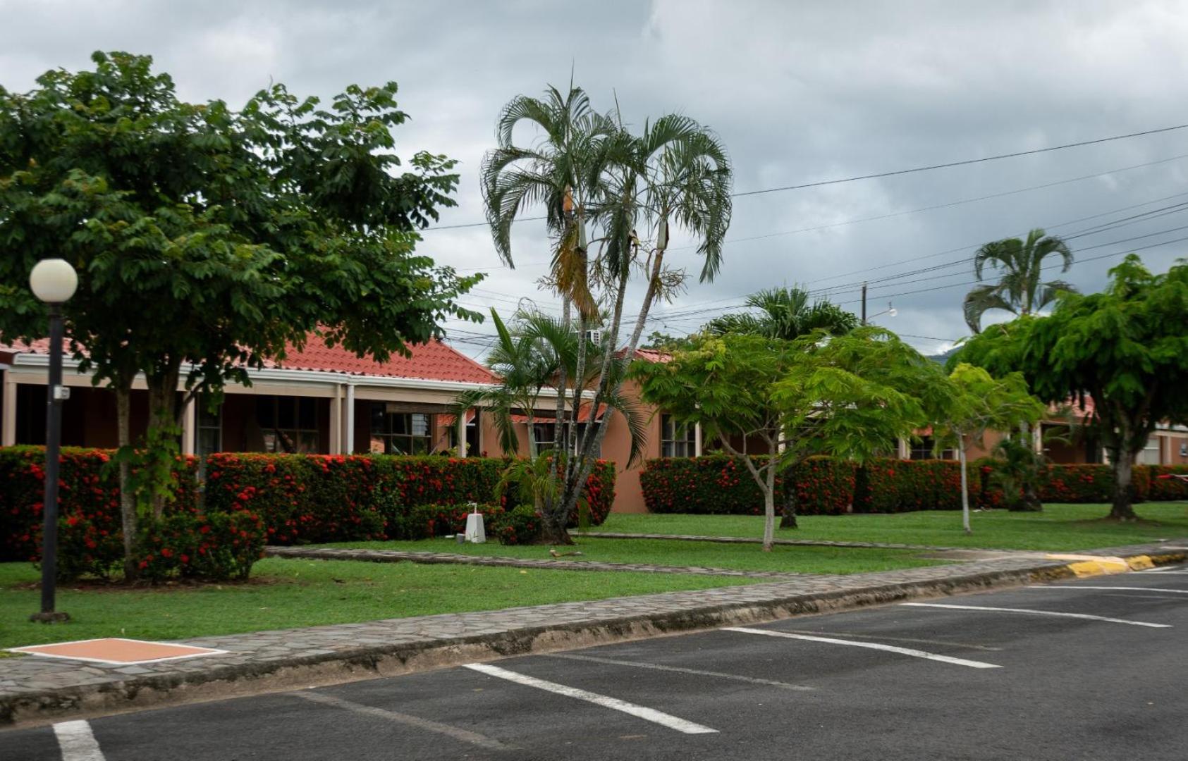 Couples Condo B42 1BR Pool Jacuzzis Covered Terrace Walk to Ocean and Dining Secure Complex