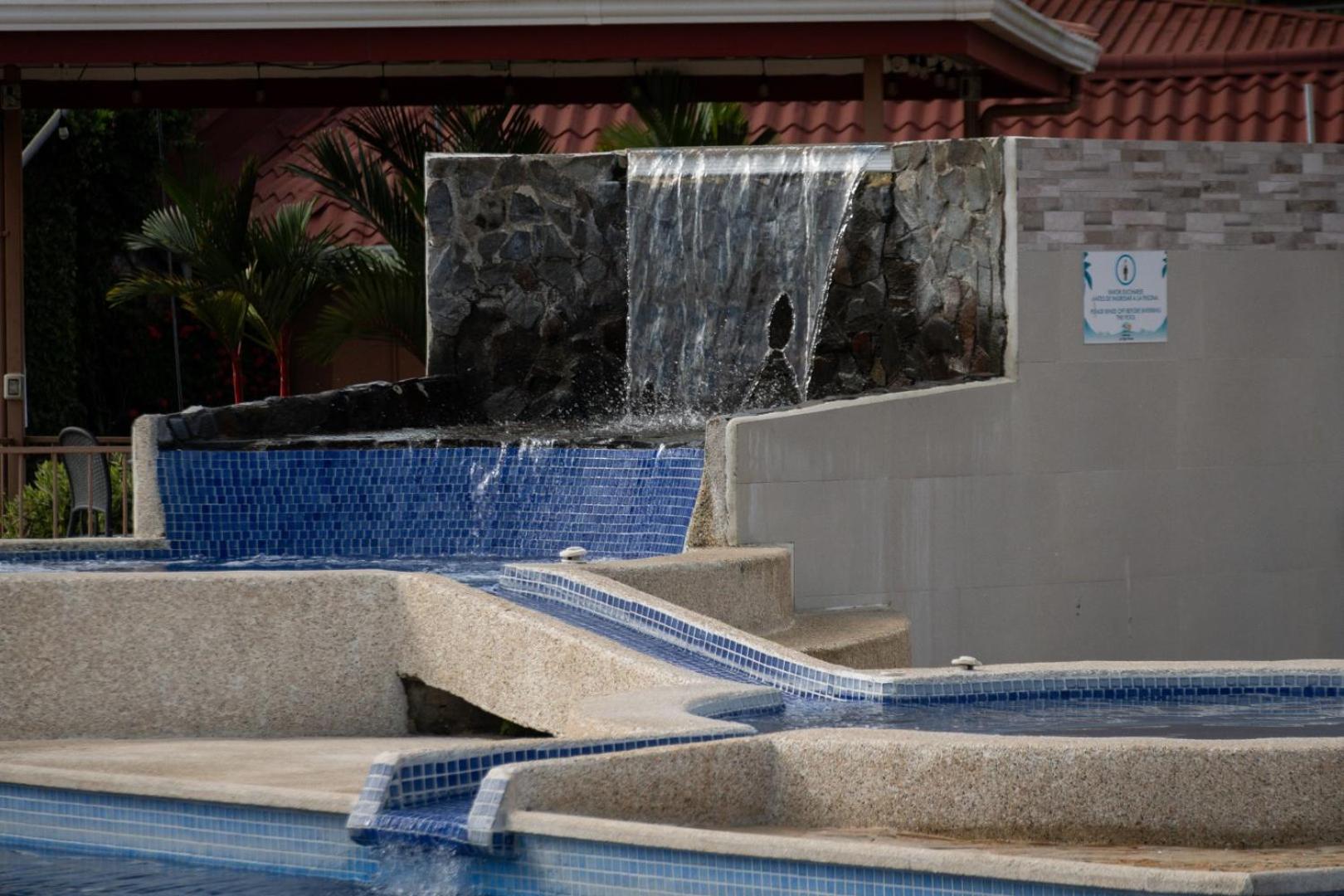 Couples Condo B42 1BR Pool Jacuzzis Covered Terrace Walk to Ocean and Dining Secure Complex