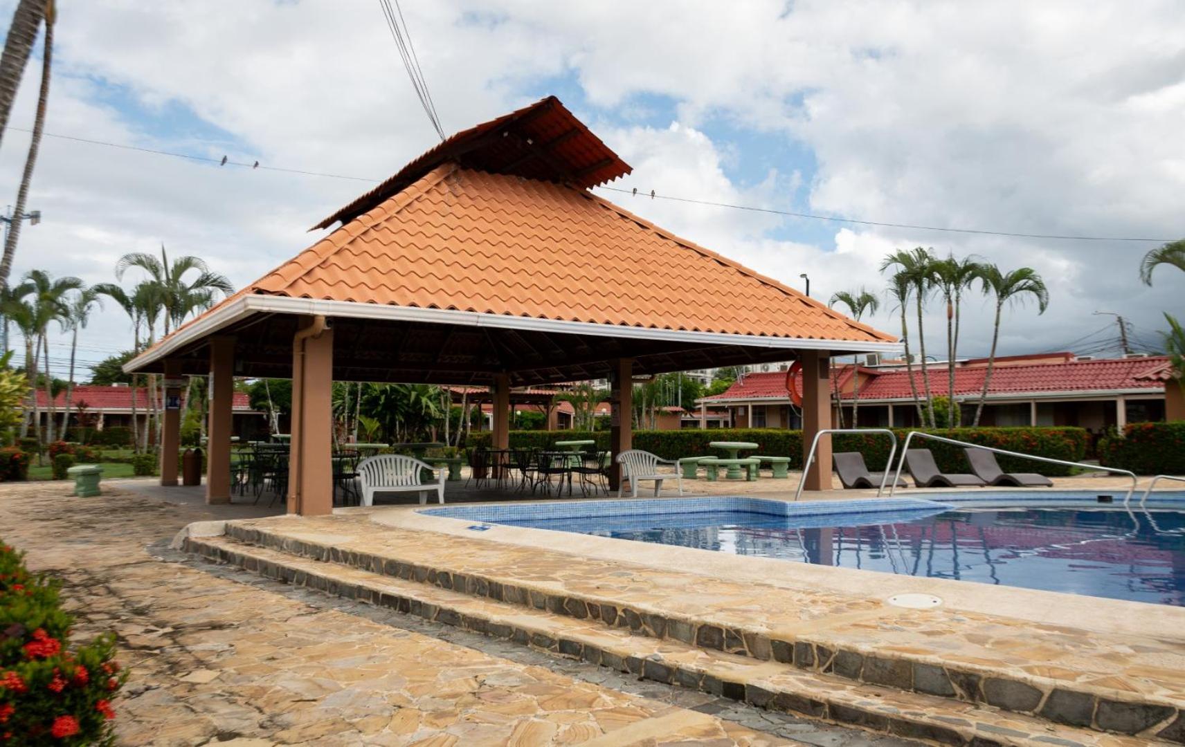Couples Condo B42 1BR Pool Jacuzzis Covered Terrace Walk to Ocean and Dining Secure Complex