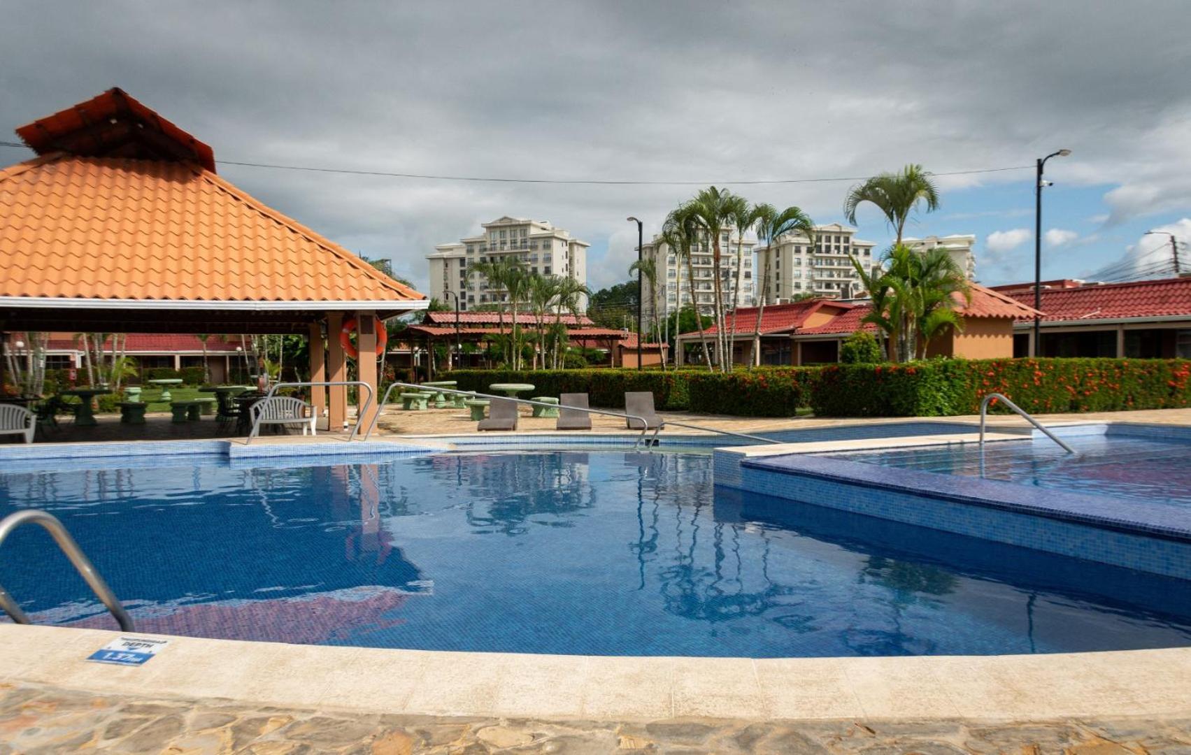 Couples Condo B42 1BR Pool Jacuzzis Covered Terrace Walk to Ocean and Dining Secure Complex