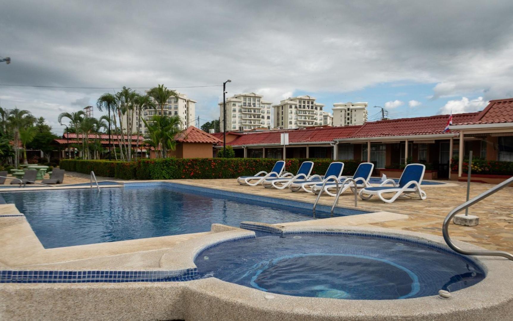 Couples Condo B42 1BR Pool Jacuzzis Covered Terrace Walk to Ocean and Dining Secure Complex
