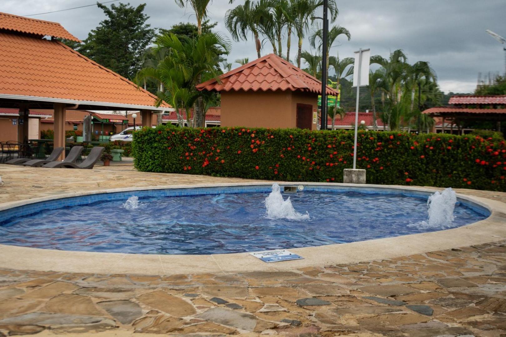 Couples Condo B42 1BR Pool Jacuzzis Covered Terrace Walk to Ocean and Dining Secure Complex