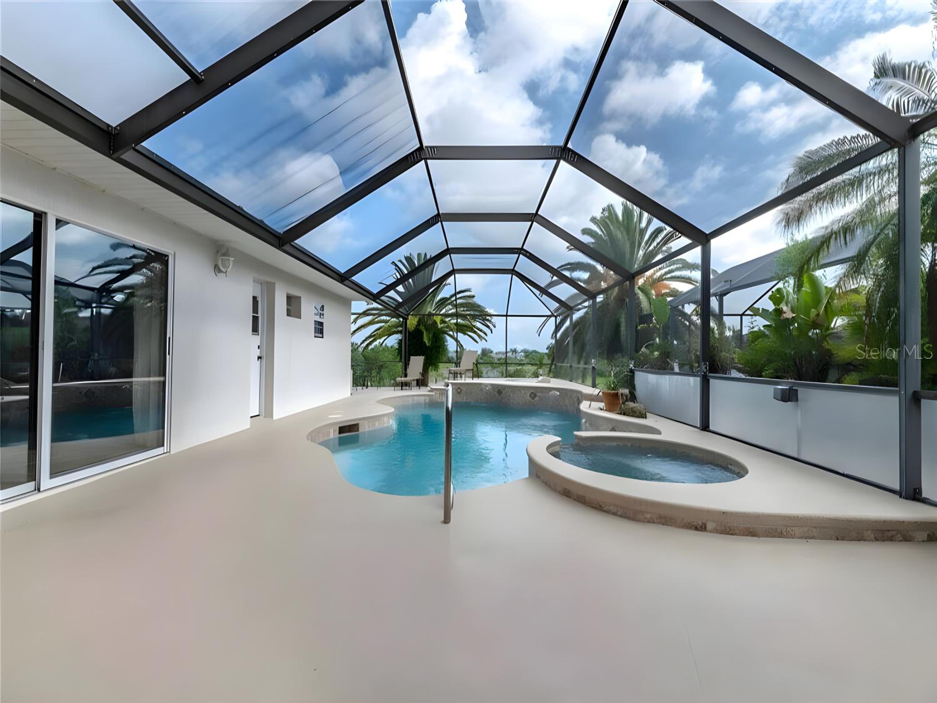 Stunning 5 BR Pool Home Hot Tub 10 Mins to Disney