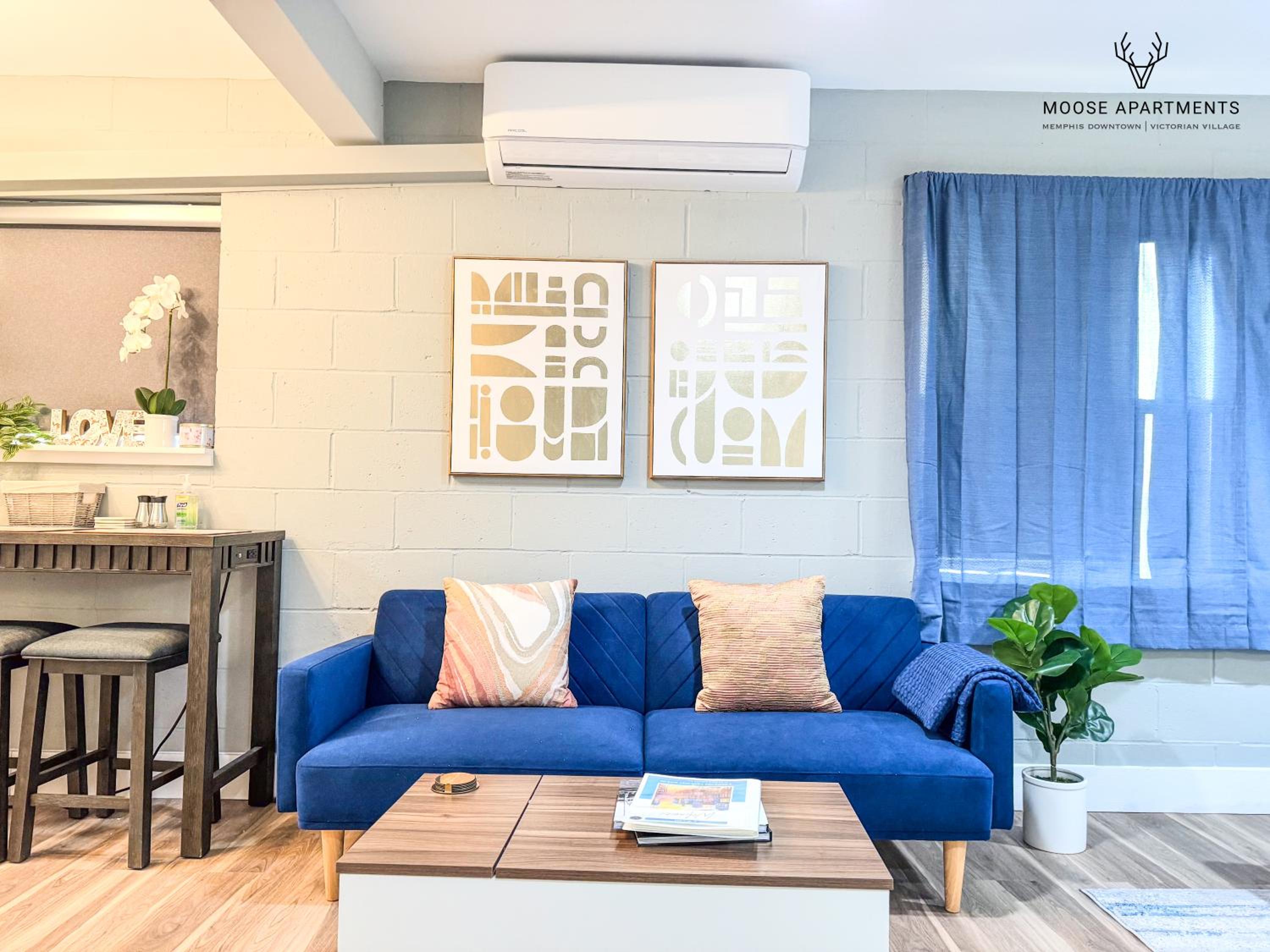 The Moose #12 - Brand New Modern Luxe Loft with Free Parking, King Bed & Fast WiFi view 3