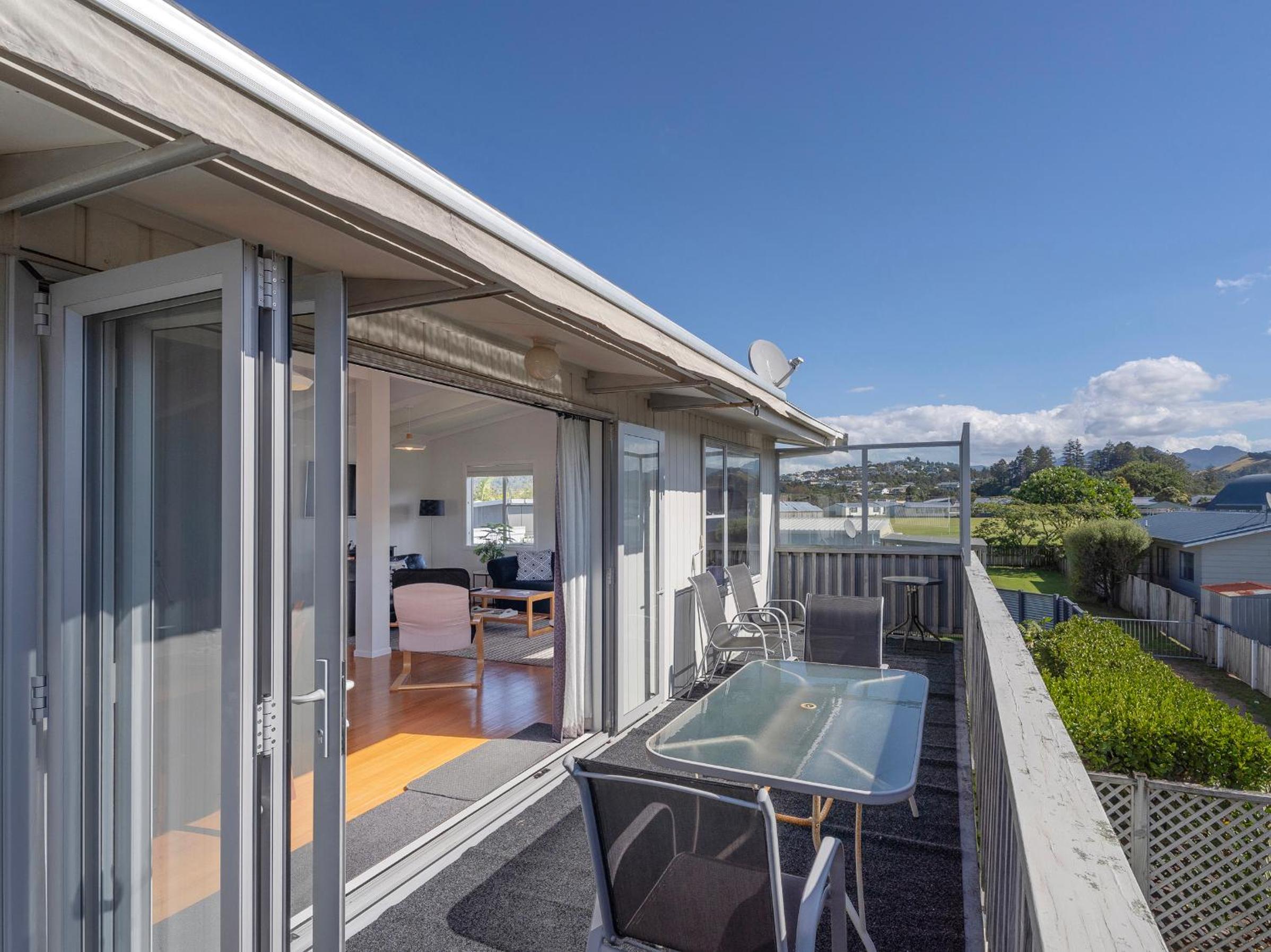 Eazy Breezy - Whangamata Holiday Home view 2