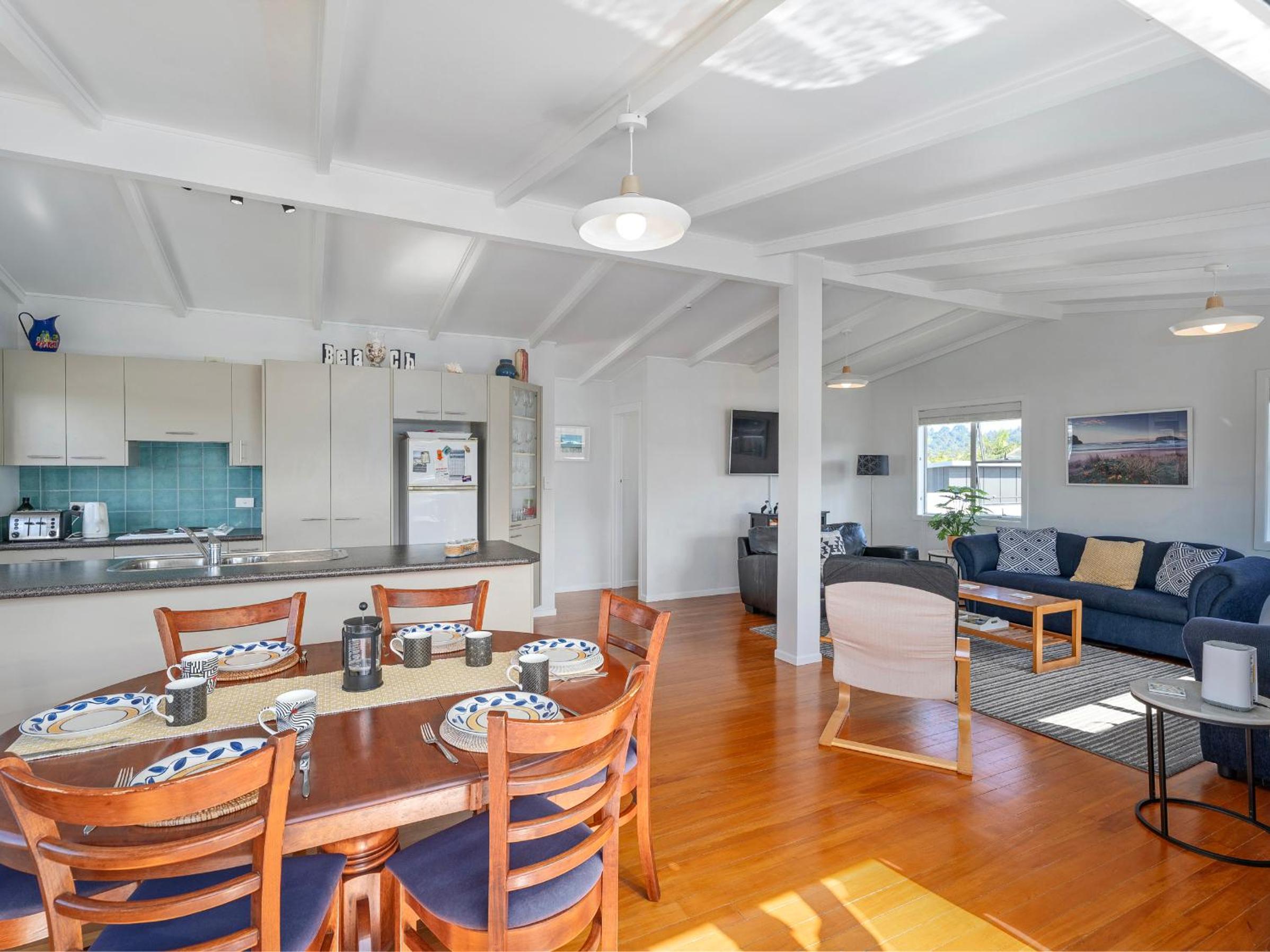 Eazy Breezy - Whangamata Holiday Home view 3