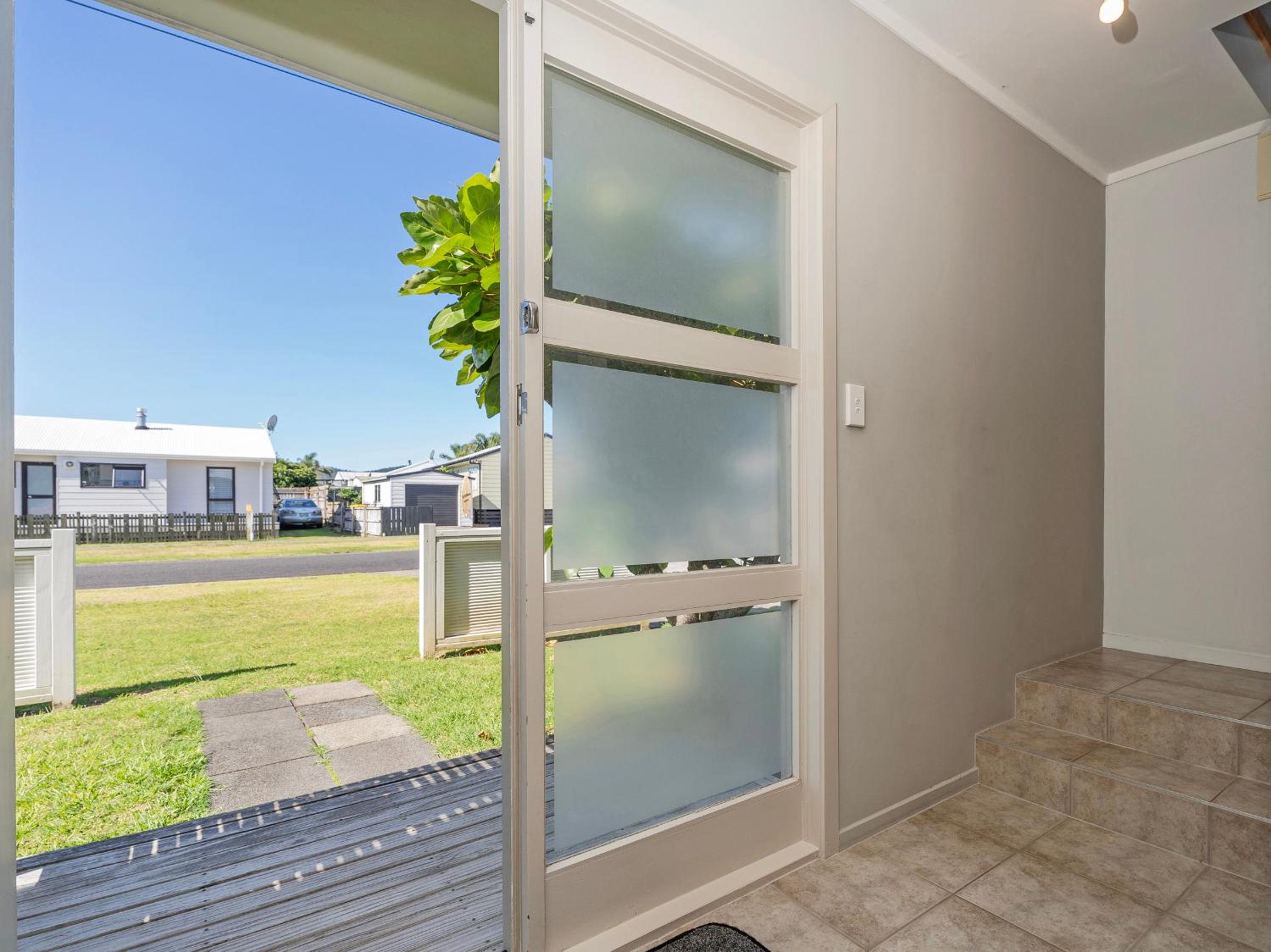 Eazy Breezy - Whangamata Holiday Home view 4