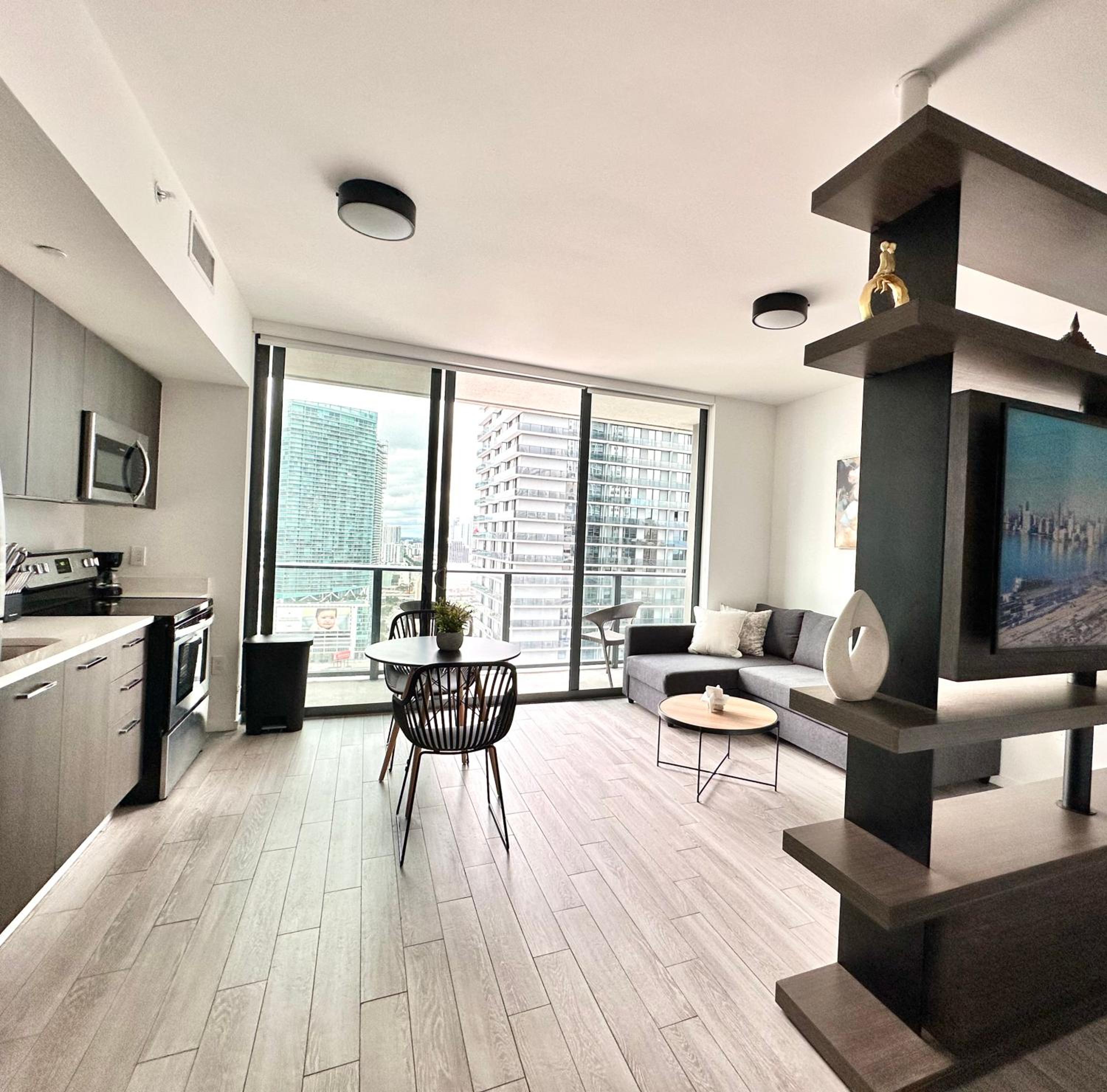 Ocean View, Free Parking Luxe Loft, Brickell Downtown, Port of MIA