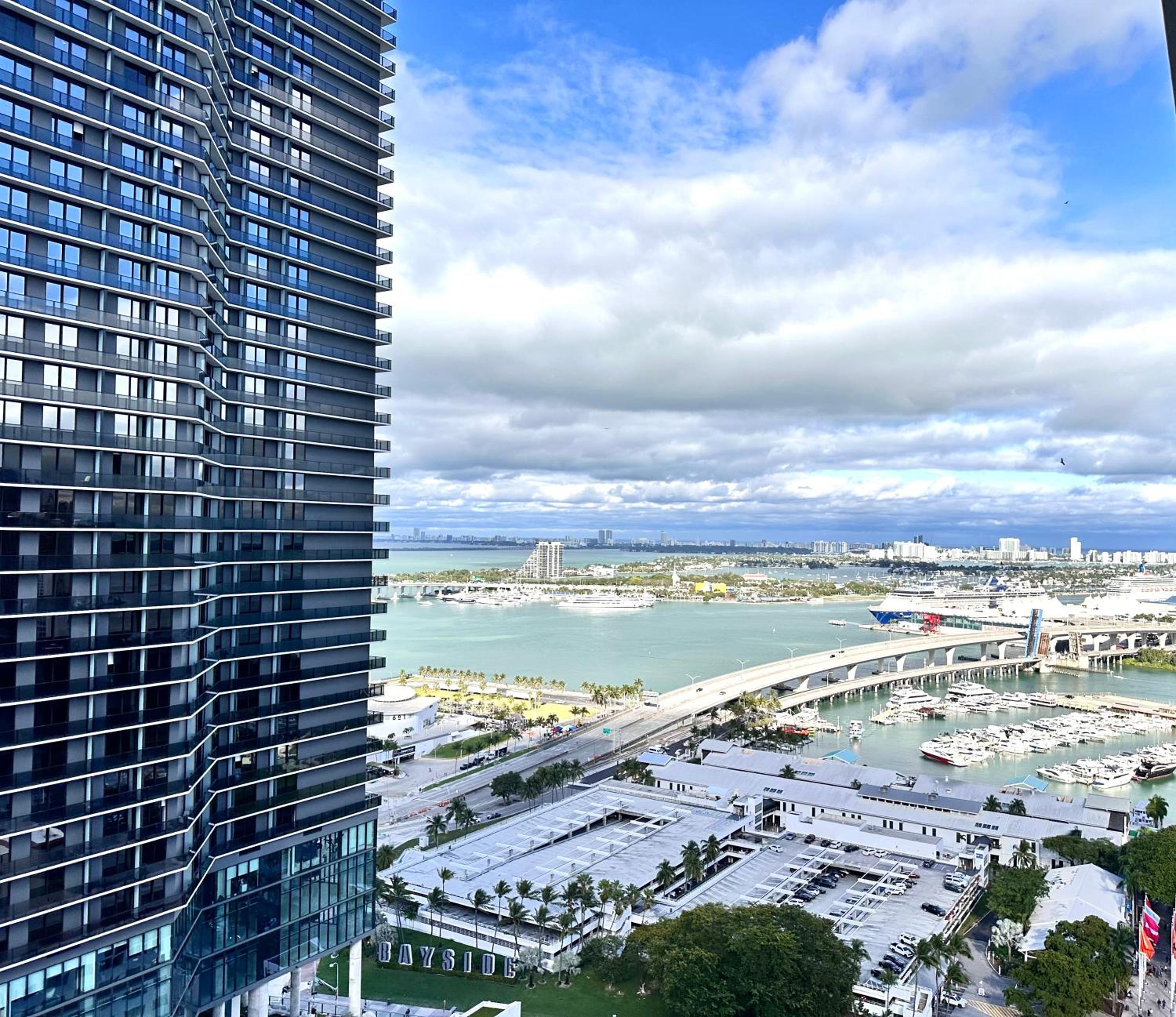 Ocean View, Free Parking Luxe Loft, Brickell Downtown, Port of MIA
