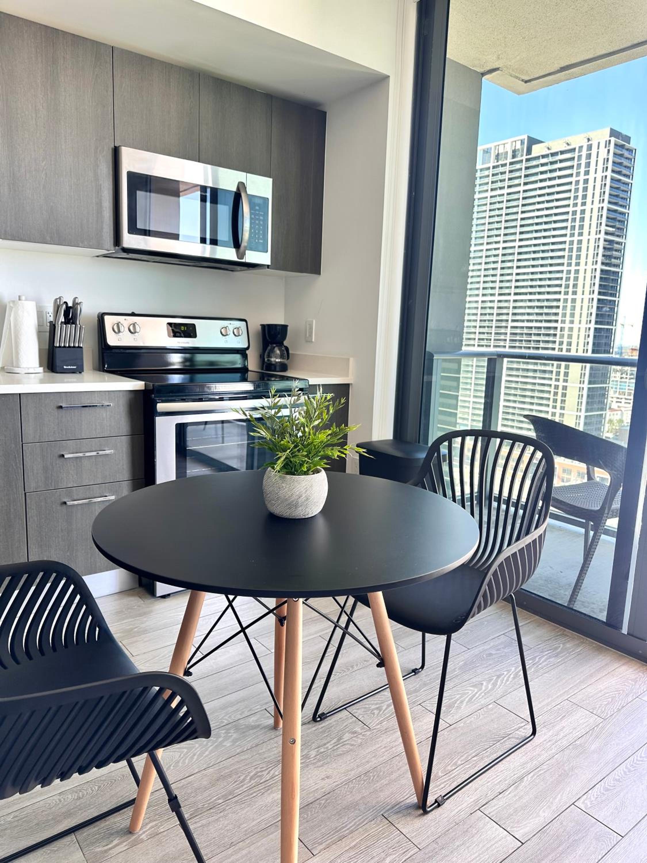 Ocean View, Free Parking Luxe Loft, Brickell Downtown, Port of MIA