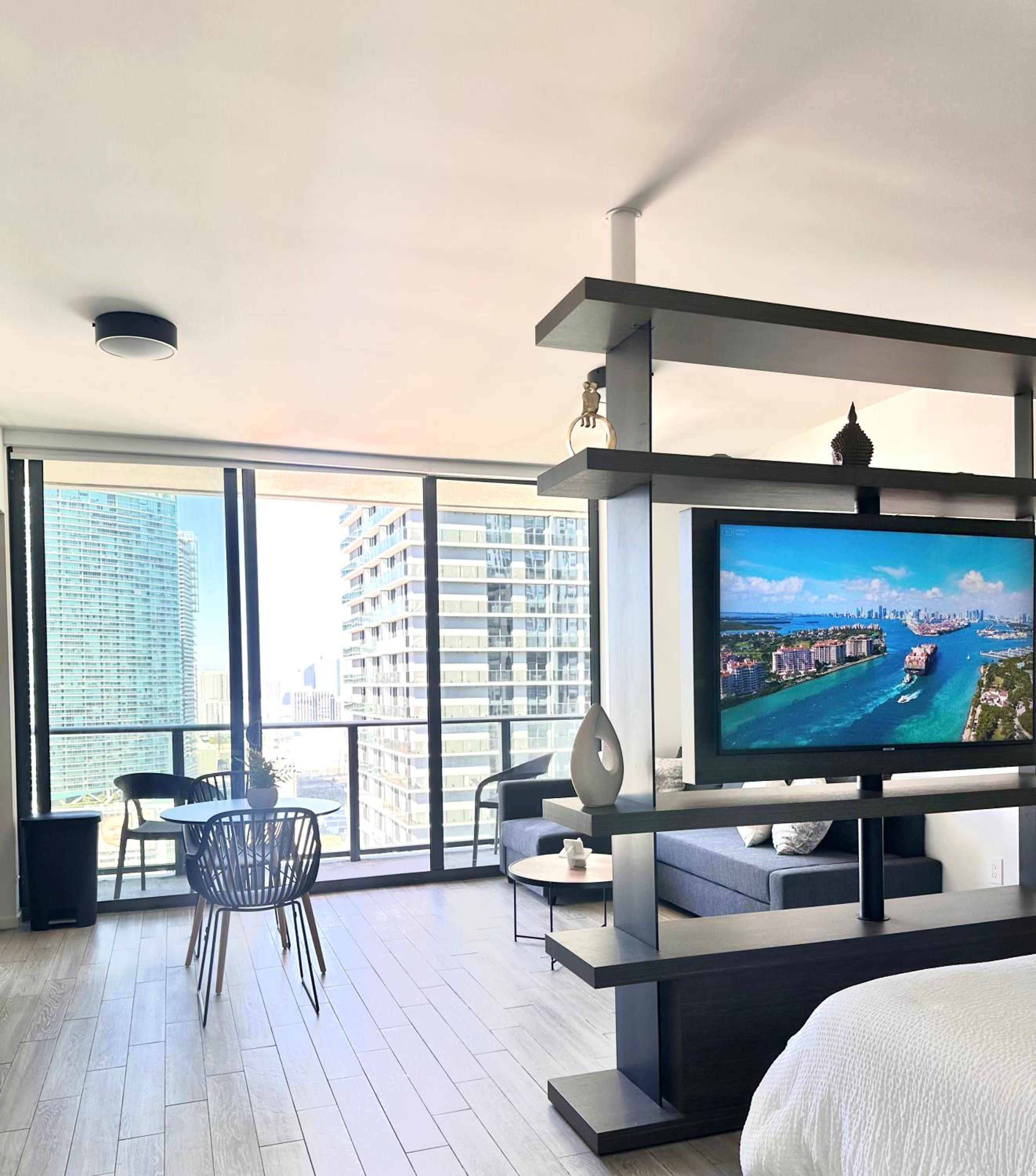 Ocean View, Free Parking Luxe Loft, Brickell Downtown, Port of MIA