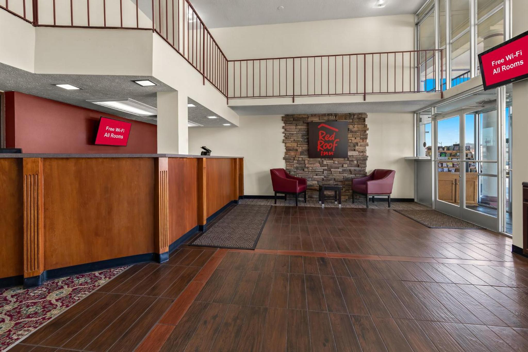 Red Roof Inn & Suites Cave City view 4