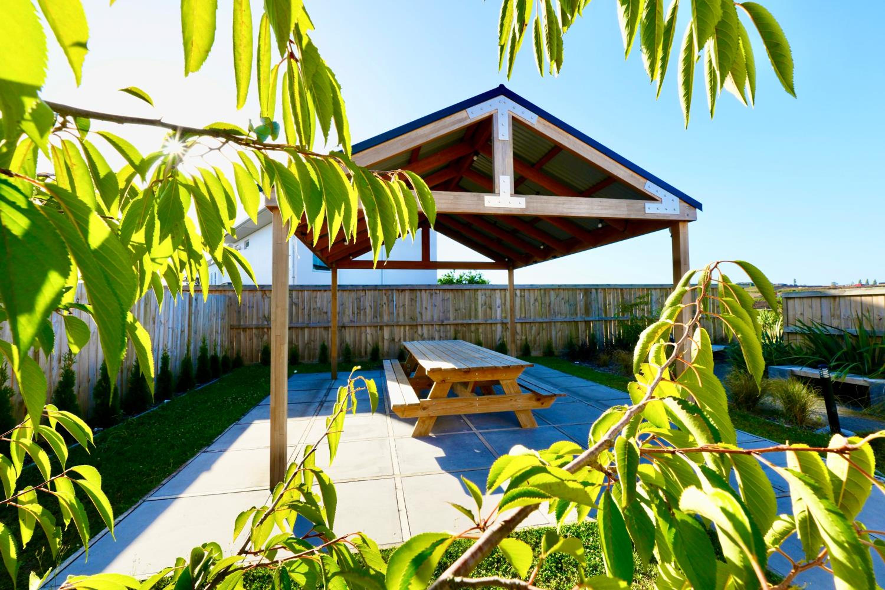 Two-Bedroom House with Jacuzzi at Rototuna! view 3