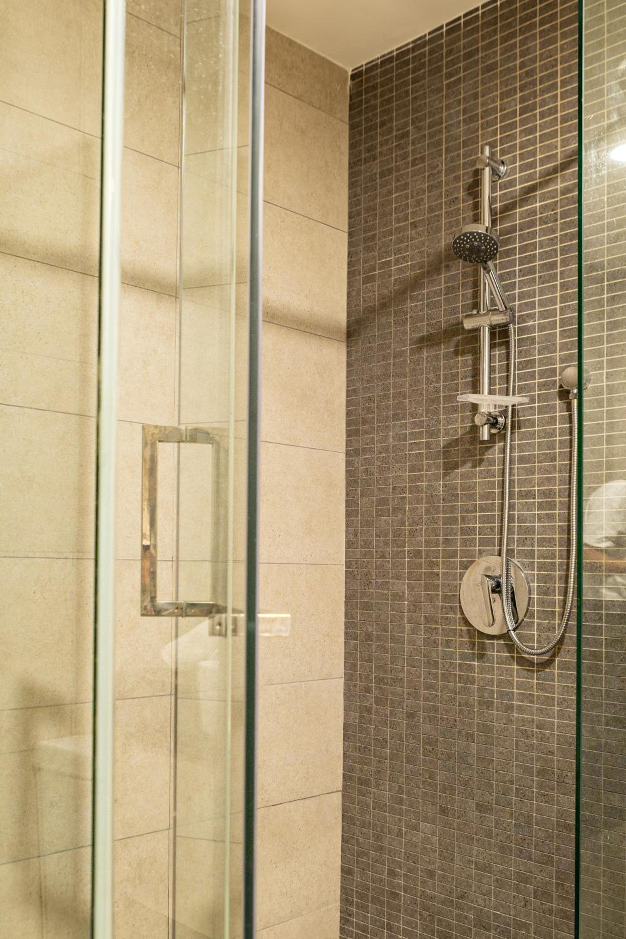 Societe Suites By iHost Global