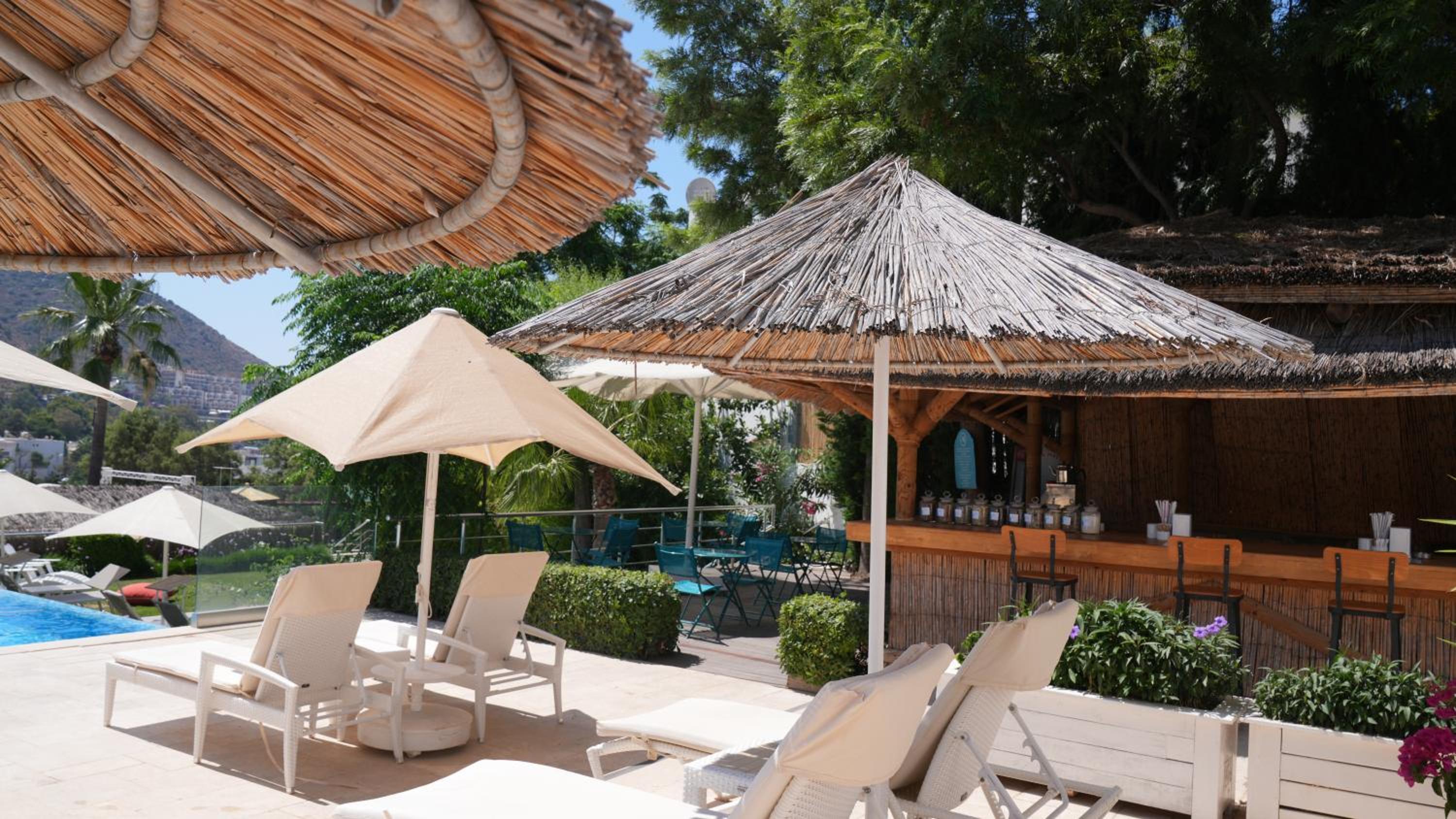 Bellazure Hotel