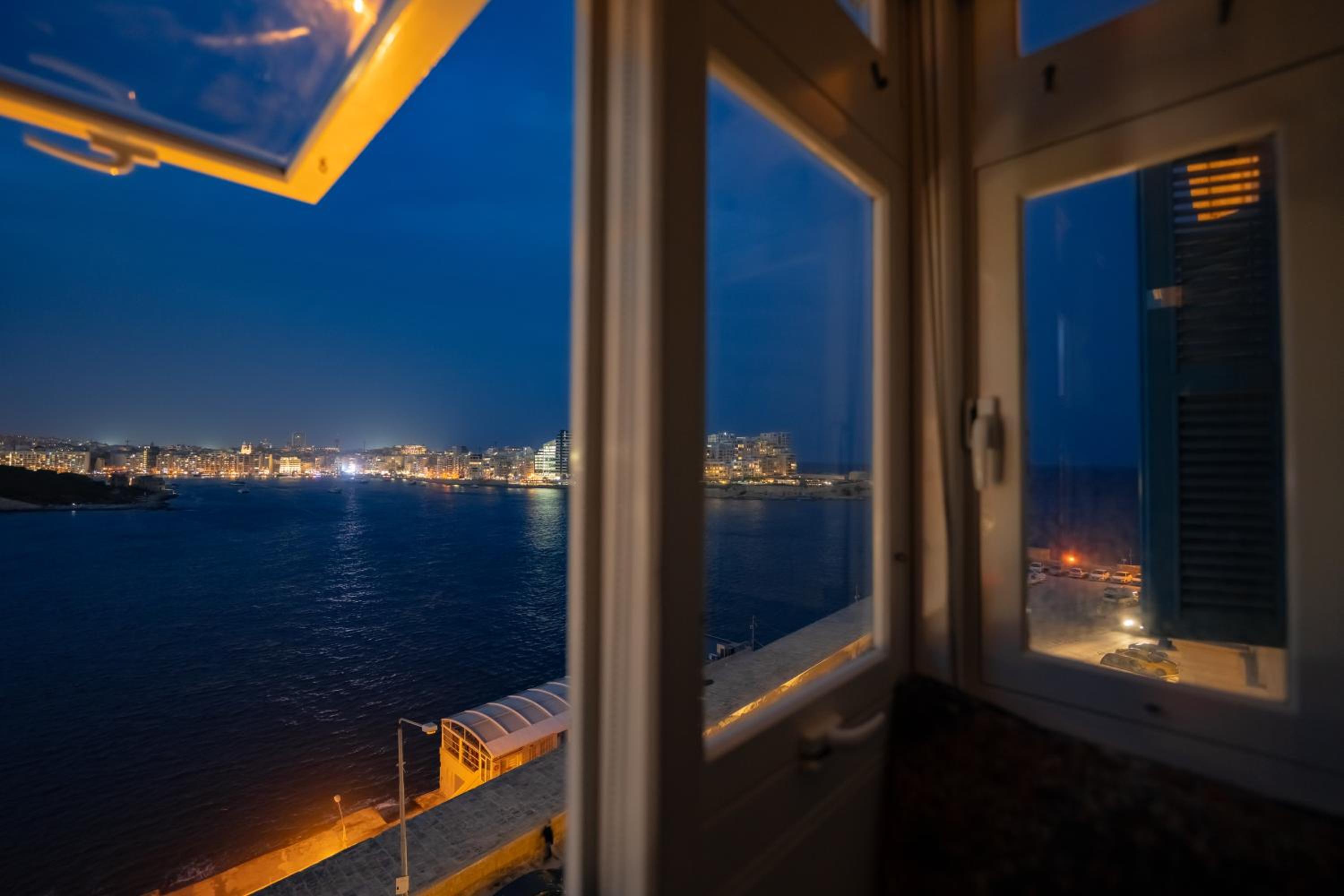 Extraordinary views in a holiday home in Valletta view 2