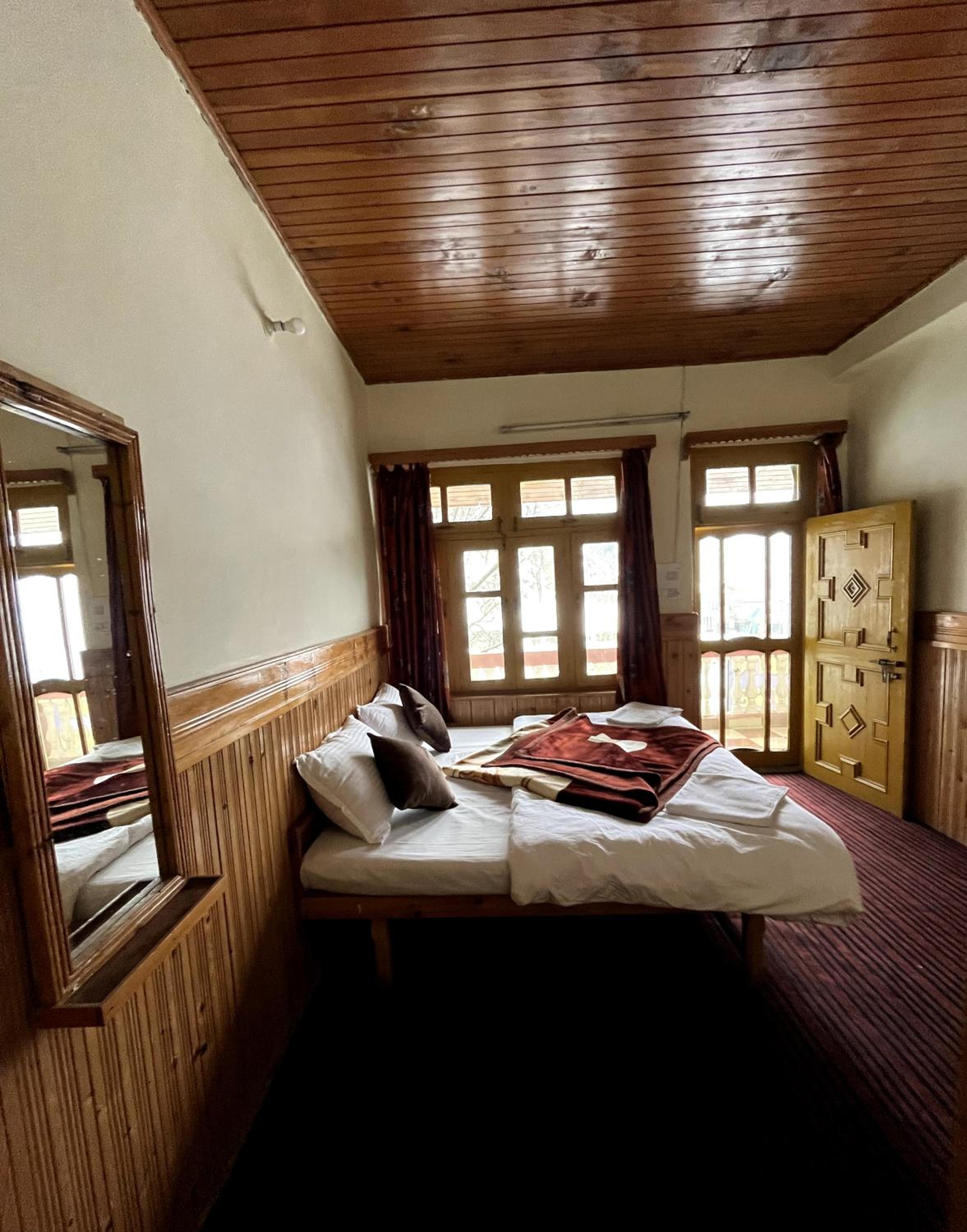 Sojhaholidayinn