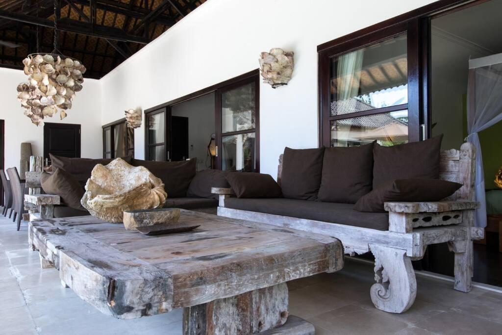 Beautiful Beach Villa Nujum with staff.