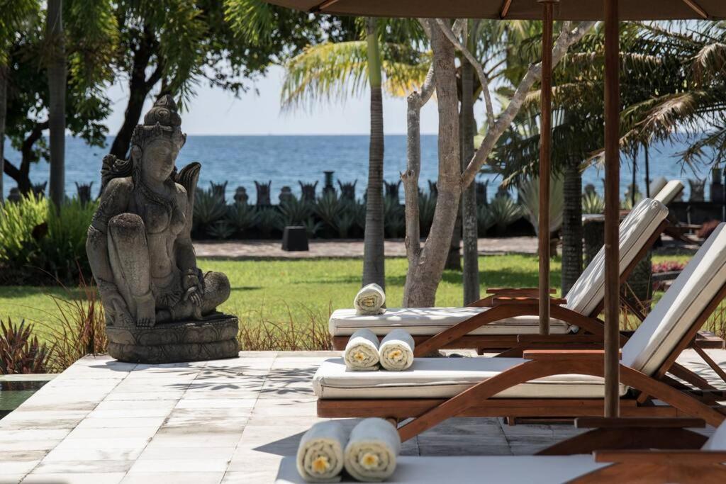 Beautiful Beach Villa Nujum with staff.