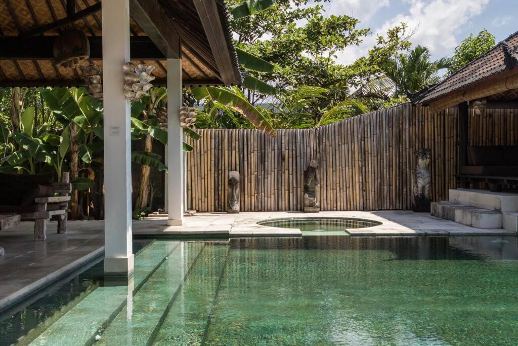 Beautiful Beach Villa Nujum with staff.