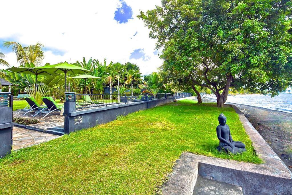 Beautiful Beach Villa Nujum with staff.