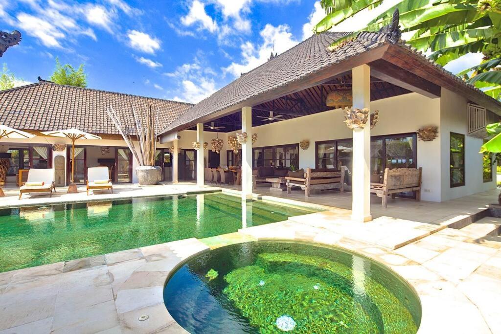 Beautiful Beach Villa Nujum with staff.