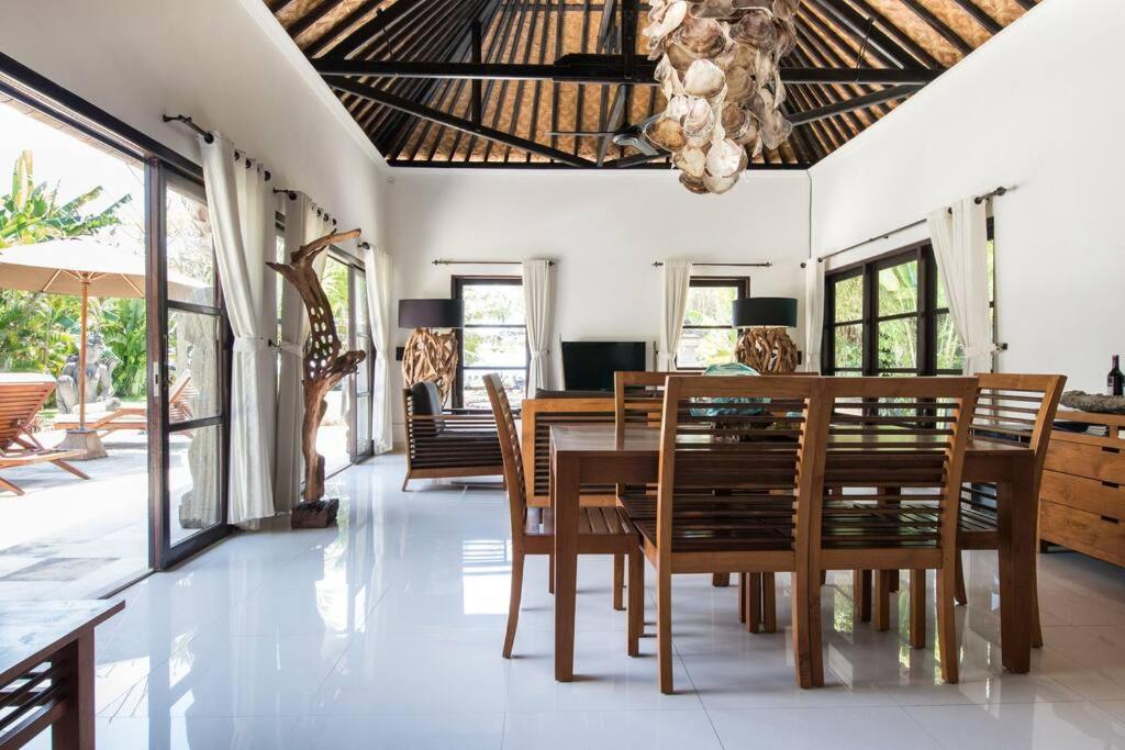 Beautiful Beach Villa Nujum with staff.