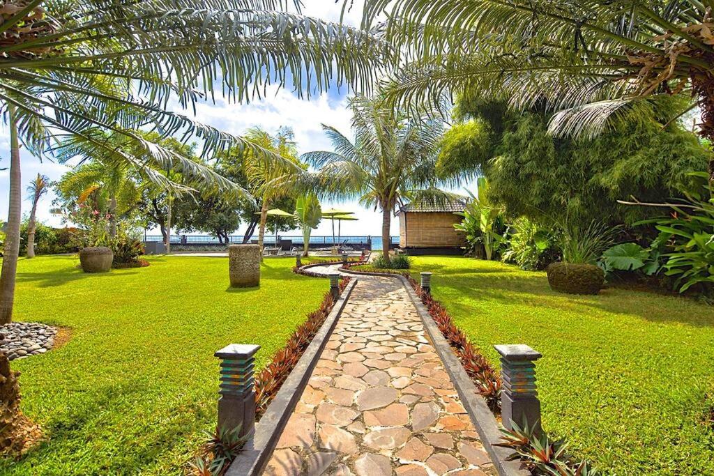 Beautiful Beach Villa Nujum with staff.