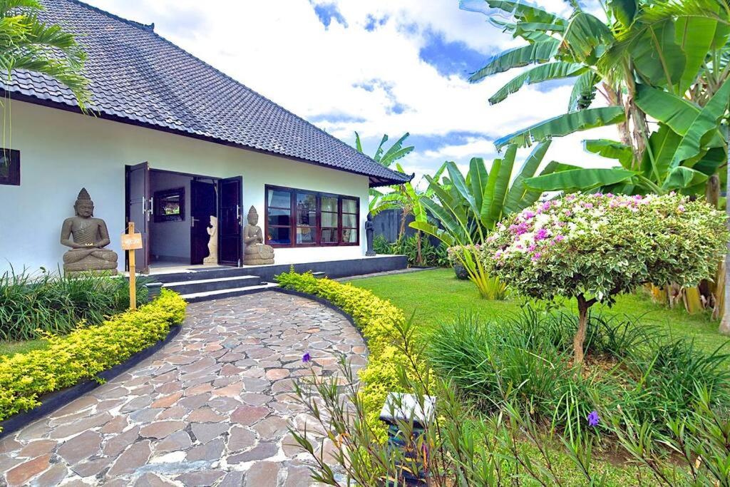 Beautiful Beach Villa Nujum with staff.