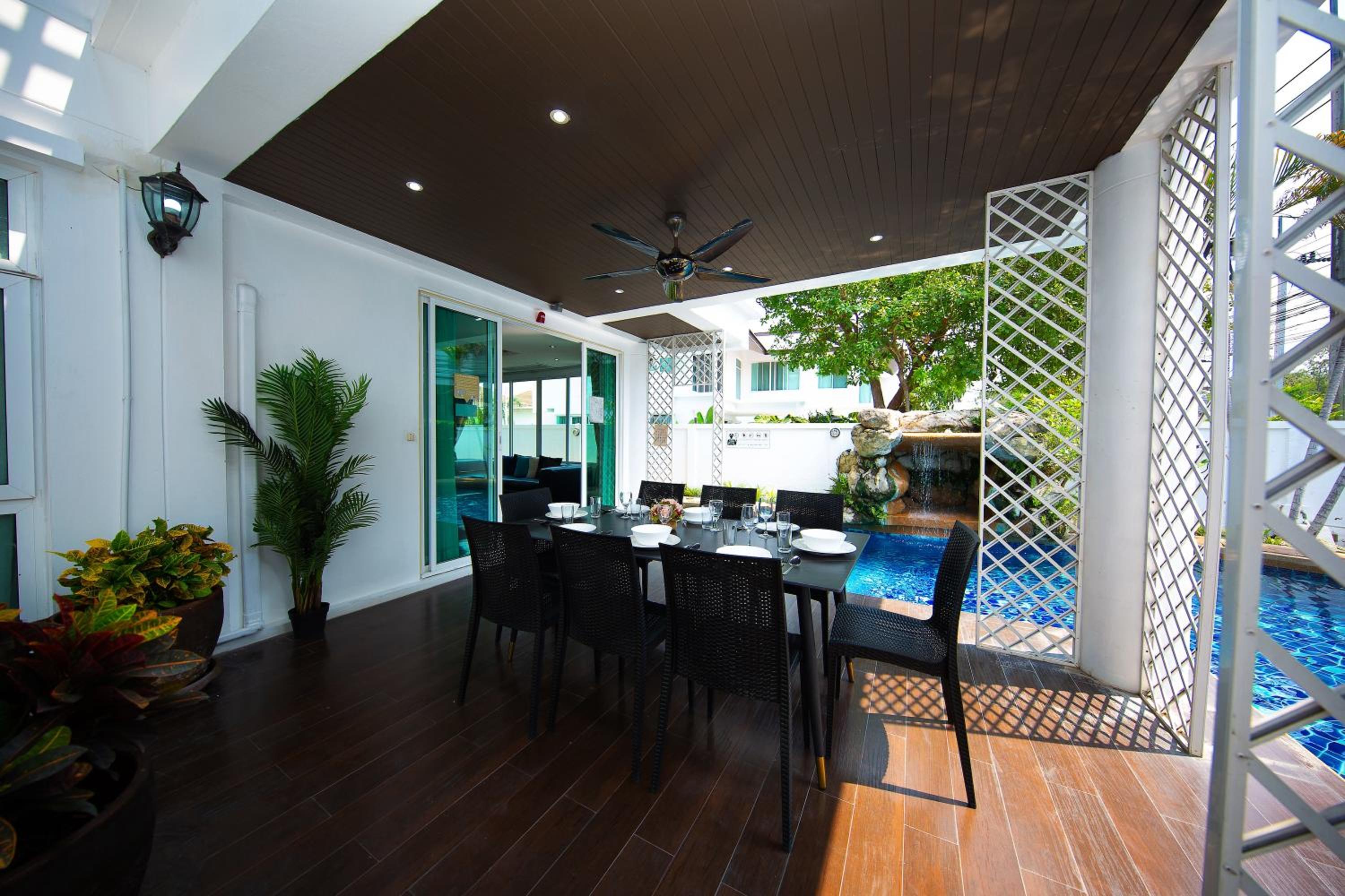 Paradise Pool Villa Pattaya in Tropicana Village